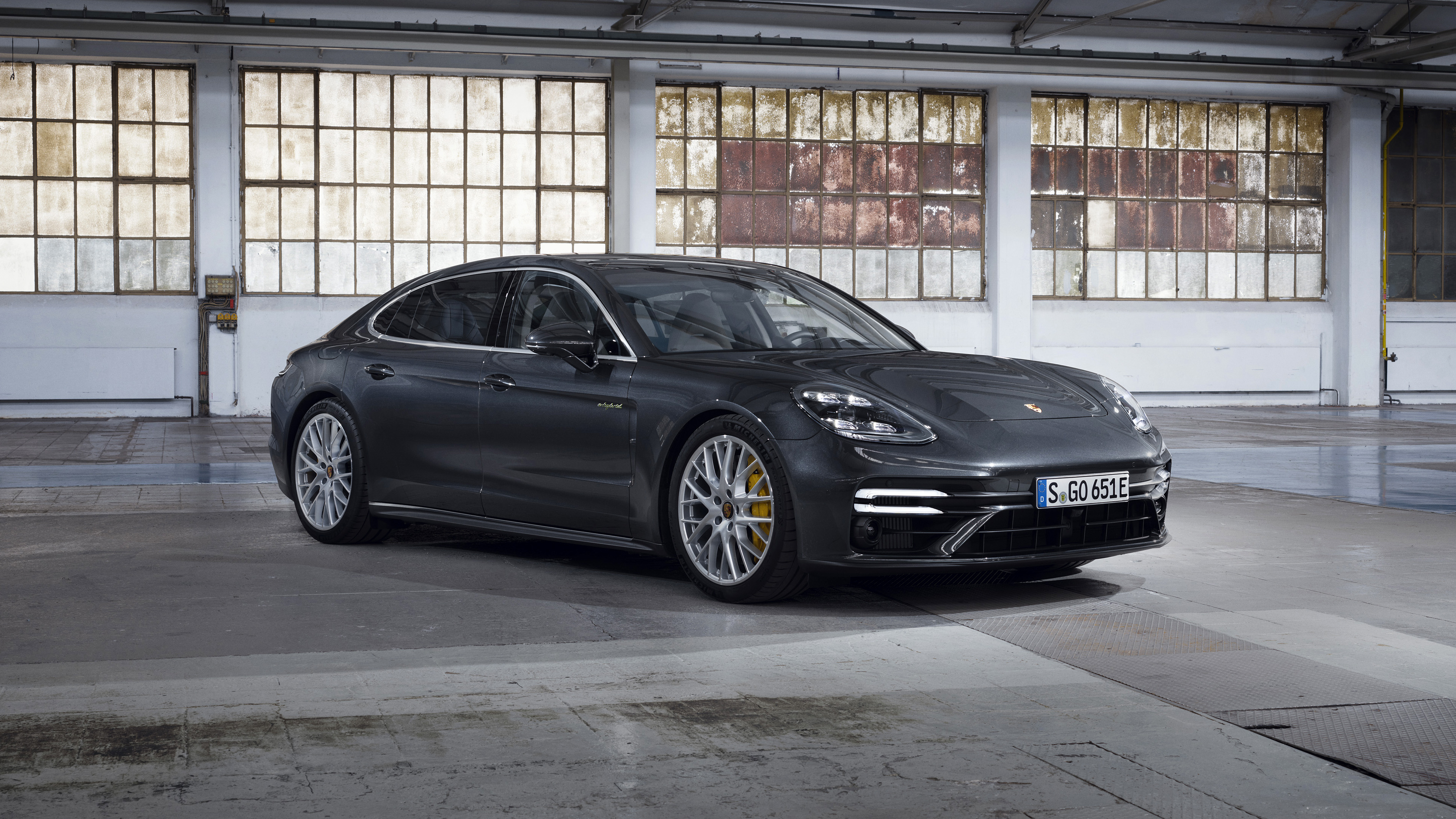 Porsche Panamera Turbo S Executive Wallpapers