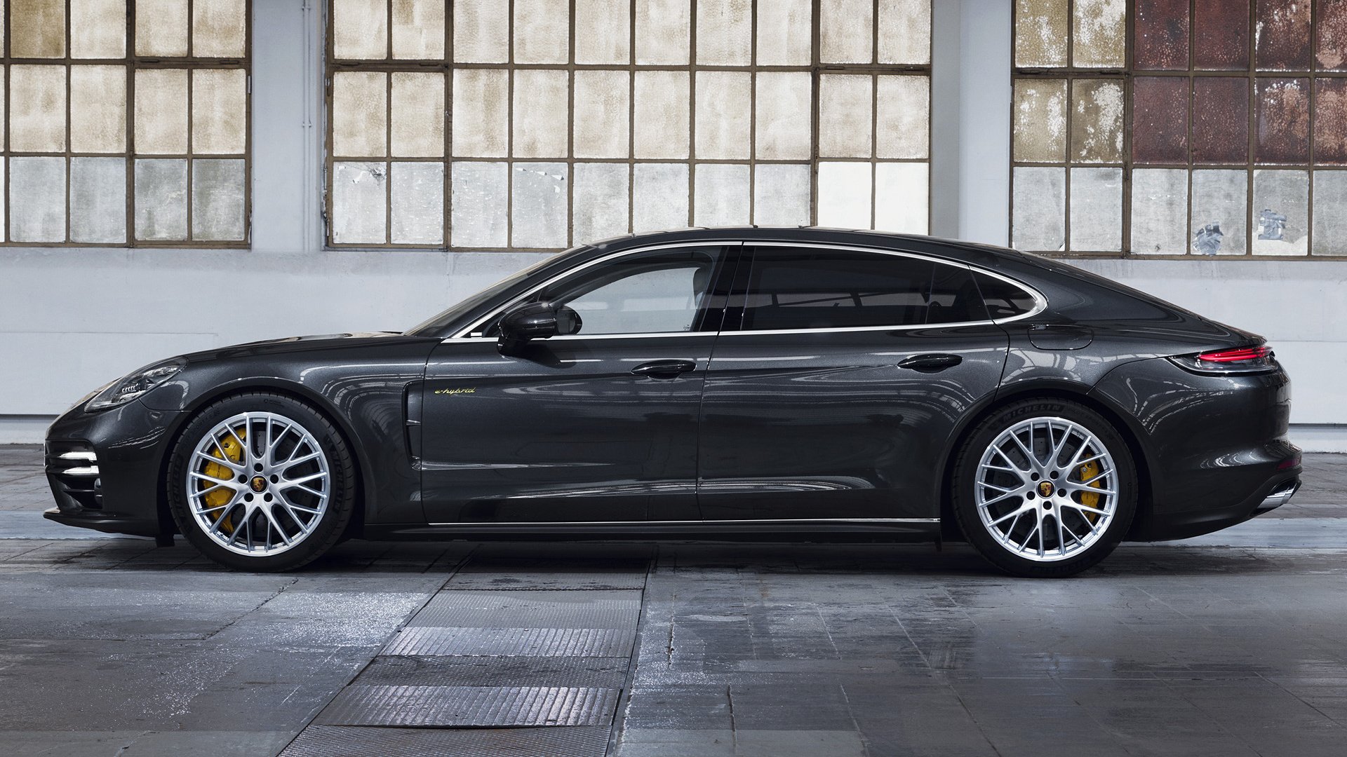 Porsche Panamera Turbo S Executive Wallpapers