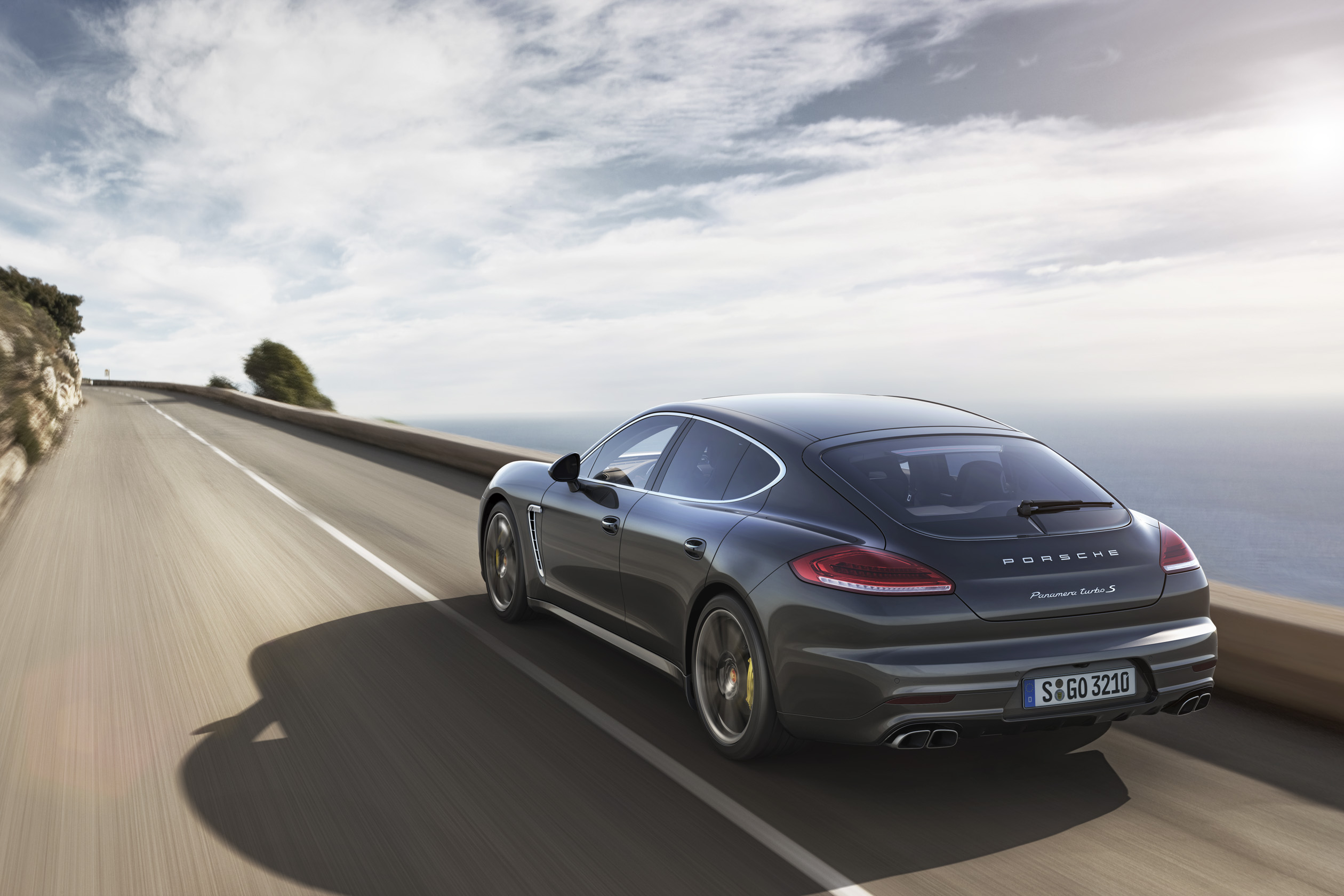 Porsche Panamera Turbo S Executive Wallpapers