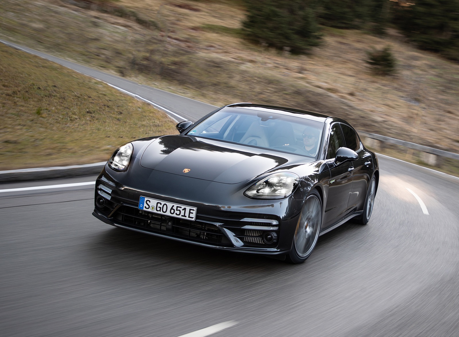 Porsche Panamera Turbo S Executive Wallpapers