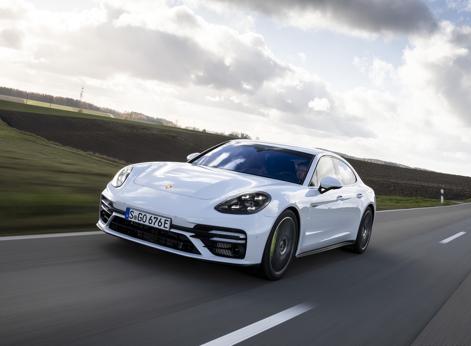 Porsche Panamera Turbo S Executive Wallpapers