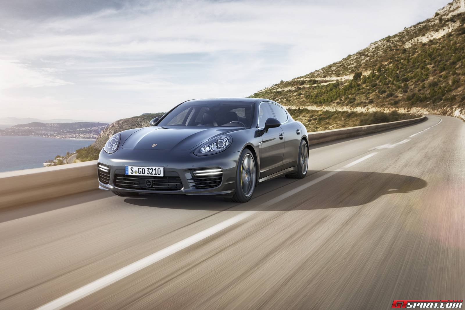 Porsche Panamera Turbo S Executive Wallpapers