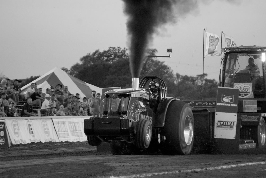 Pulling Tractor Wallpapers