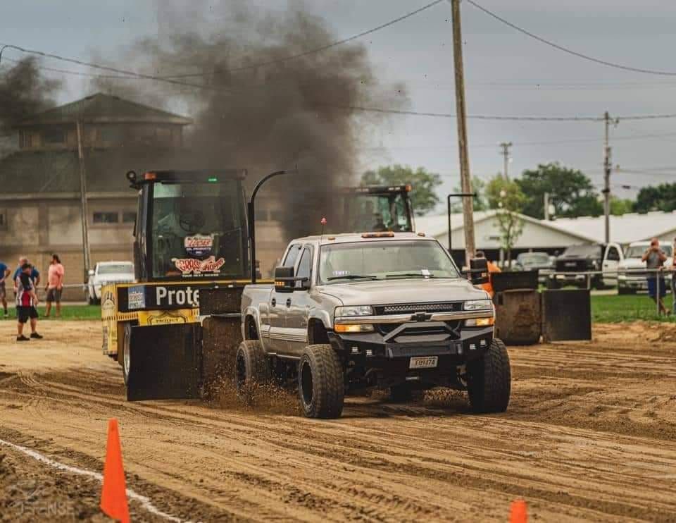 Pulling Truck Wallpapers