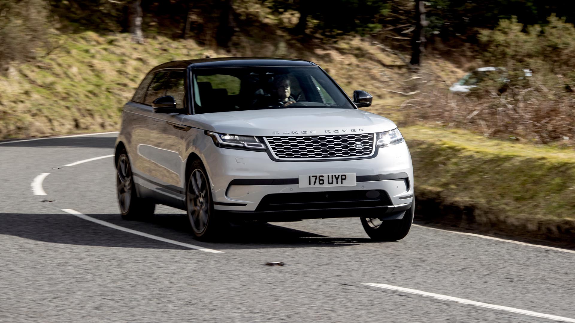 Range Rover Velar R Dynamic D300 2017 Wallpapers