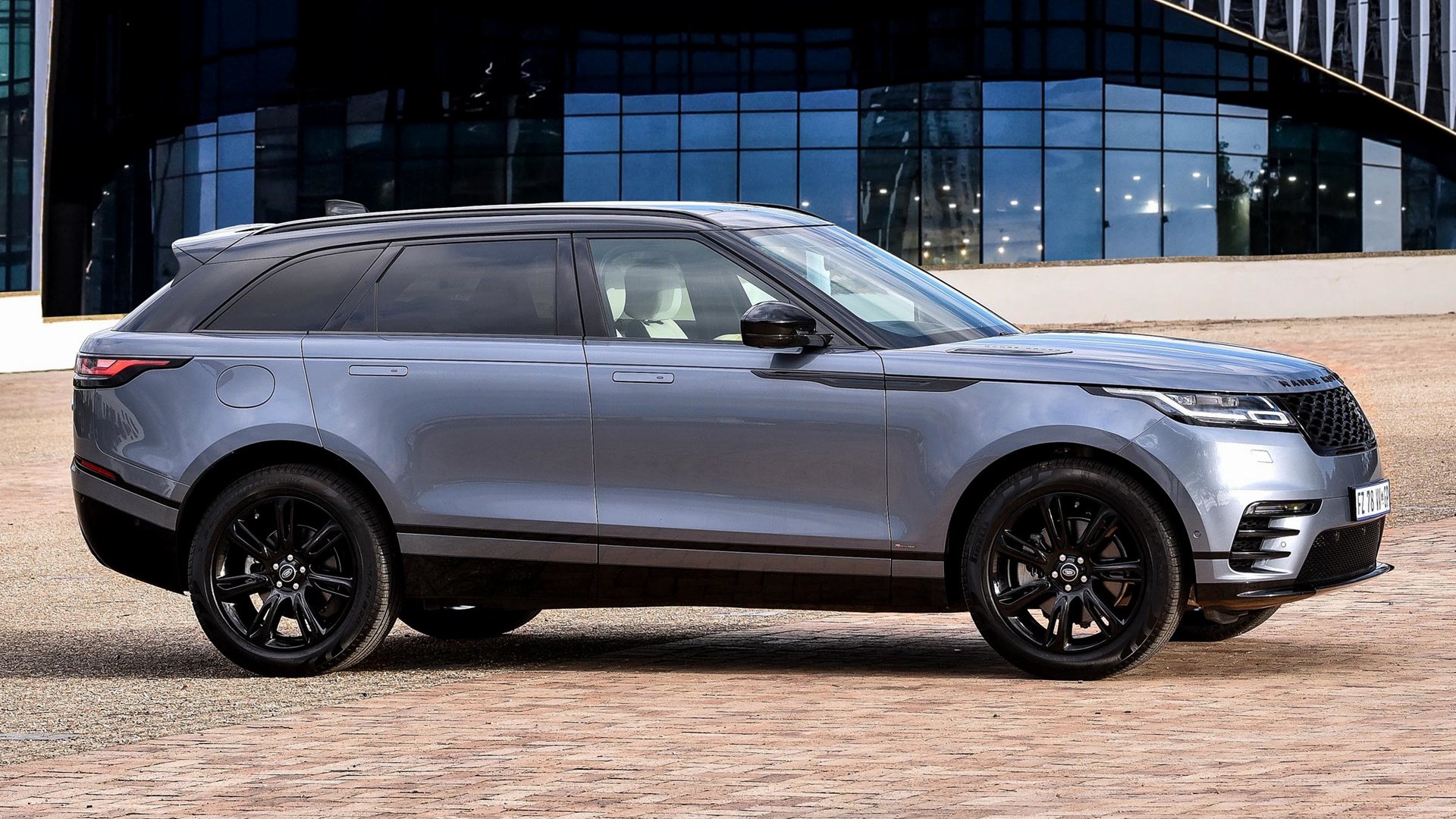 Range Rover Velar R Dynamic P380 2017 Wallpapers