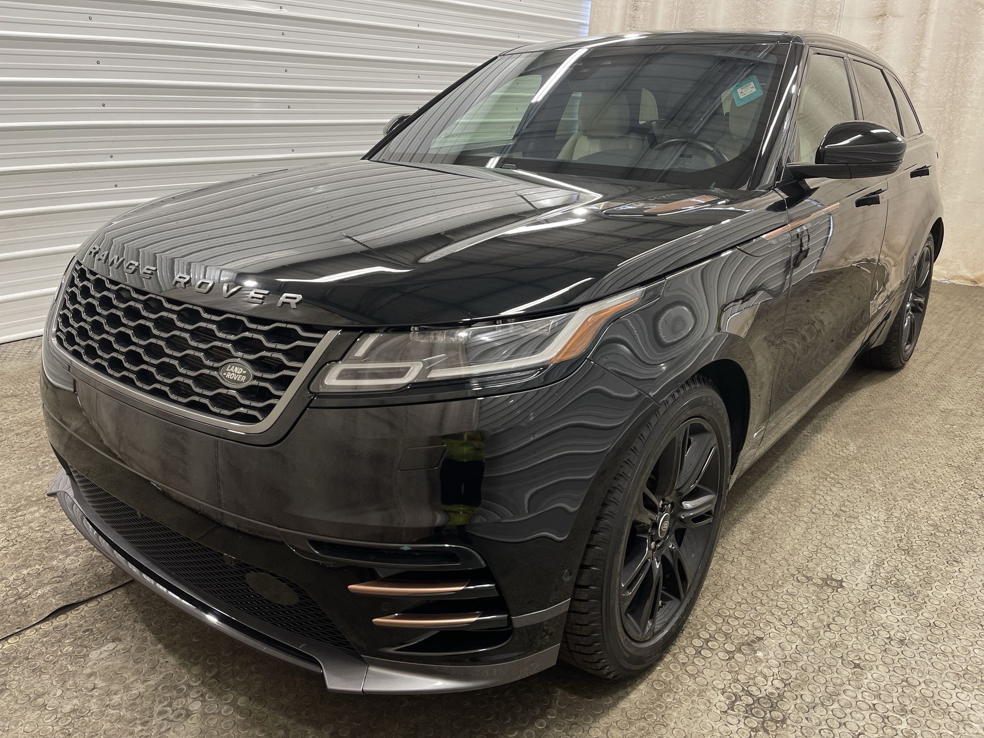 Range Rover Velar R Dynamic P380 2017 Wallpapers