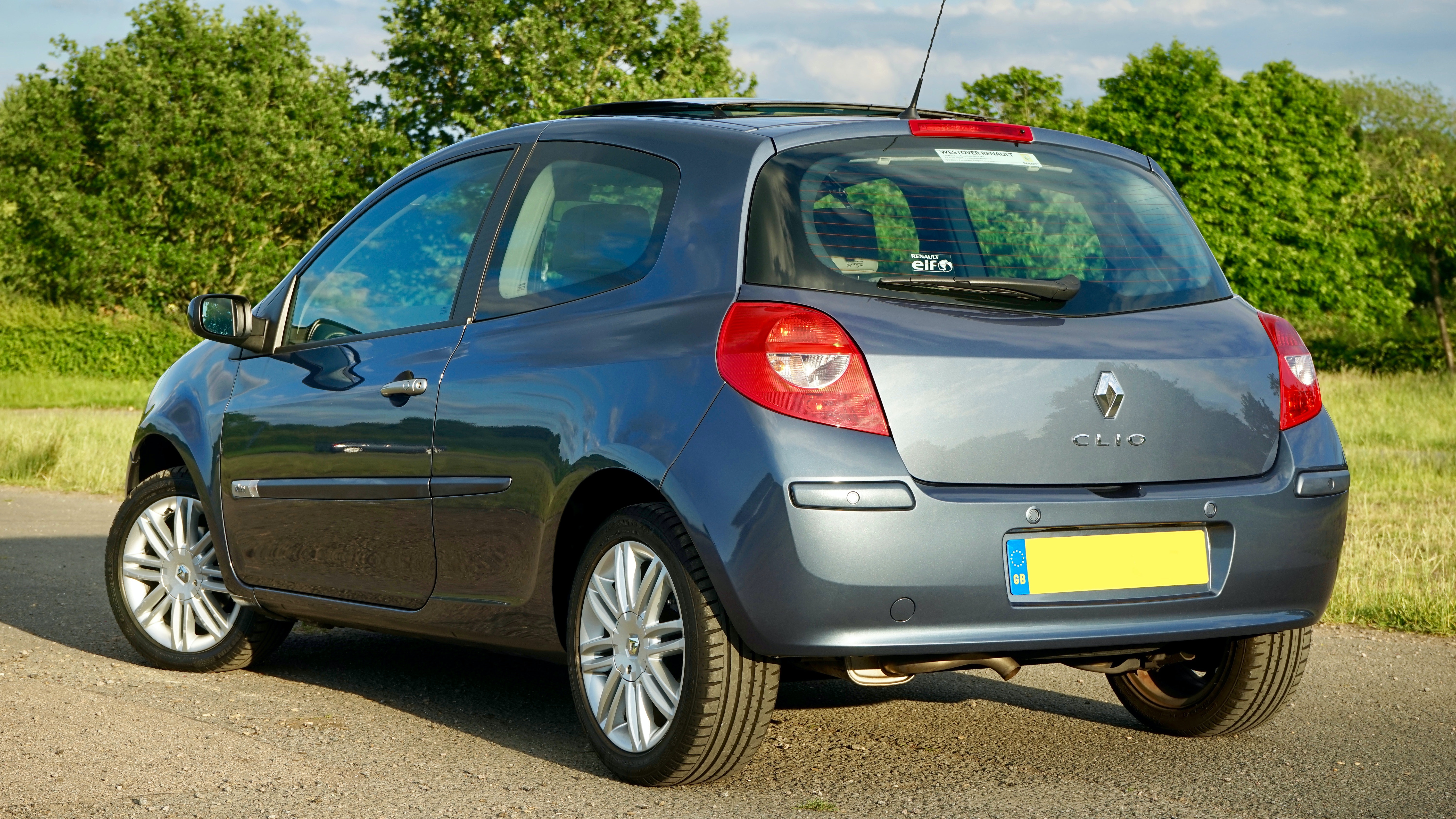 Renault Clio Wallpapers