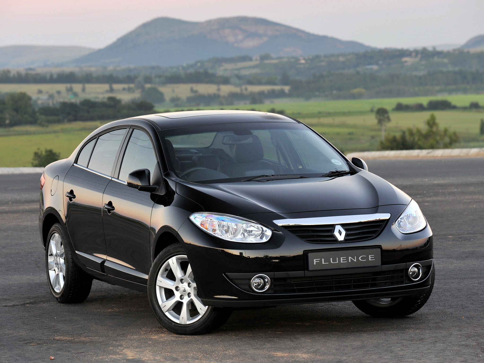 Renault Fluence Wallpapers