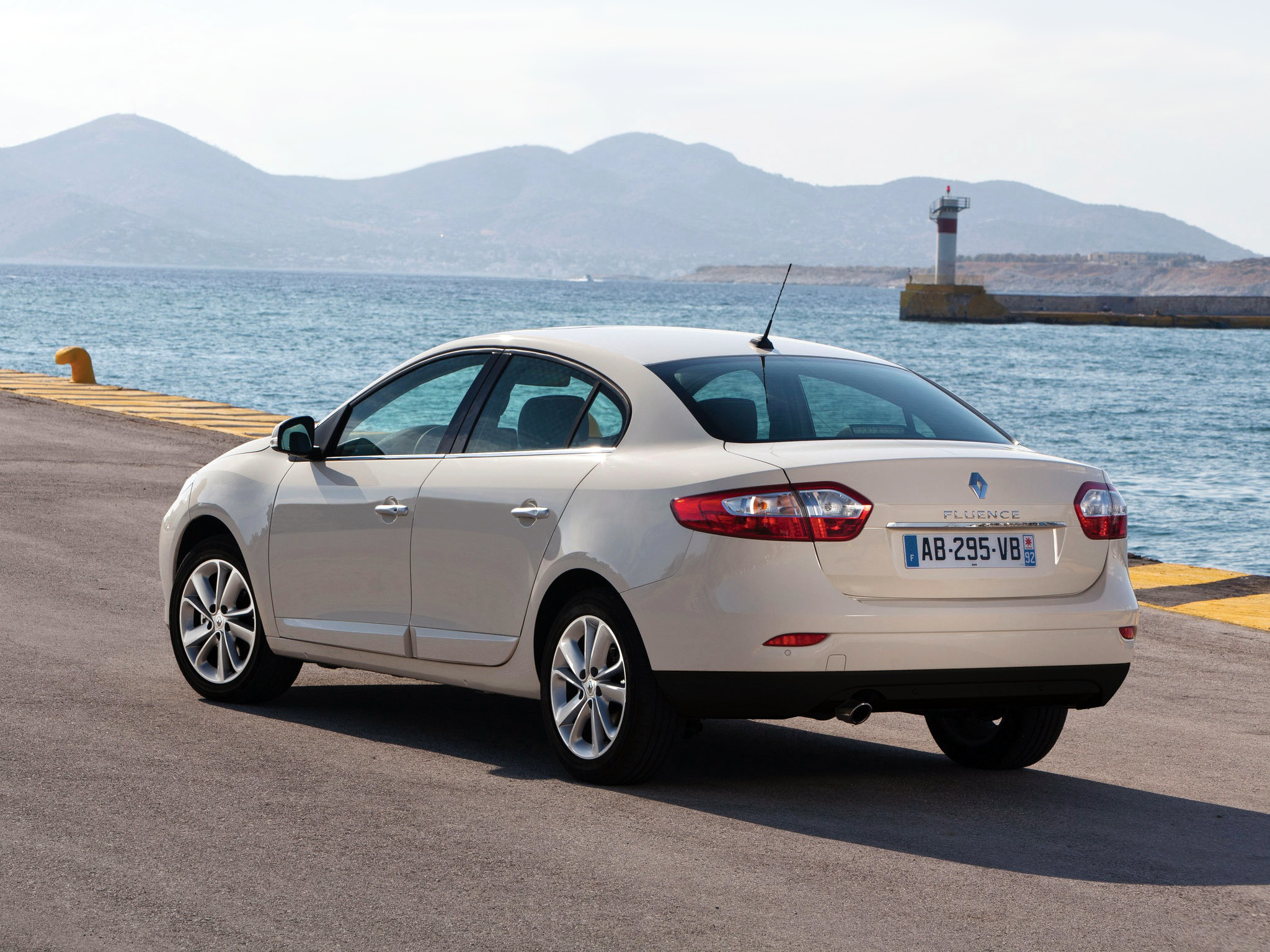 Renault Fluence Wallpapers