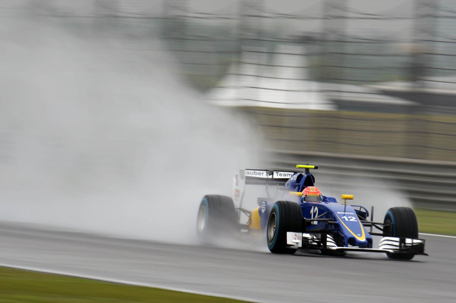 Sauber C32 Wallpapers