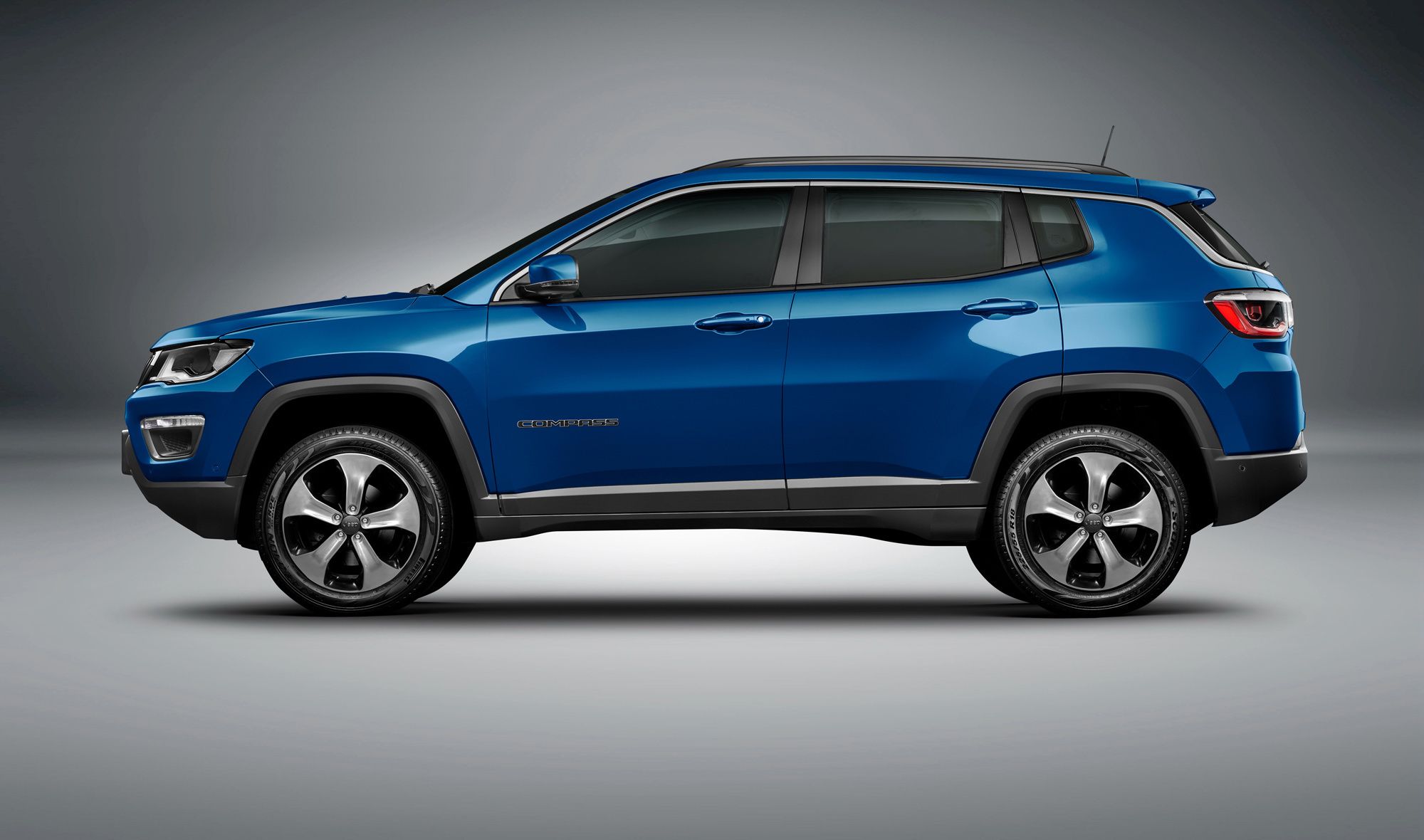 Silver 2022 Jeep Compass Wallpapers