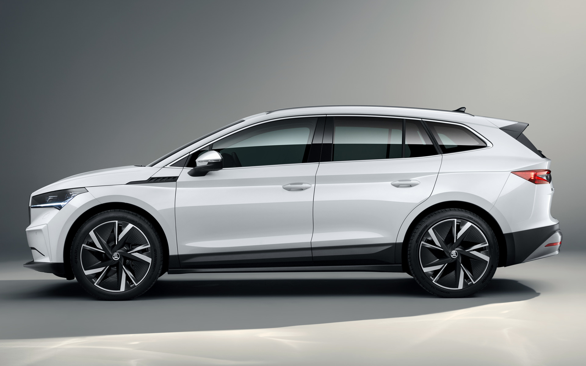 Skoda Enyaq Iv Tour De France Lead Vehicle Wallpapers