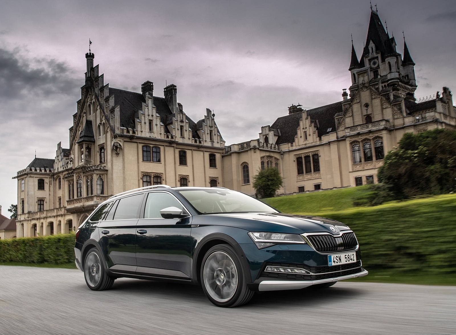 Skoda Superb Scout Wallpapers