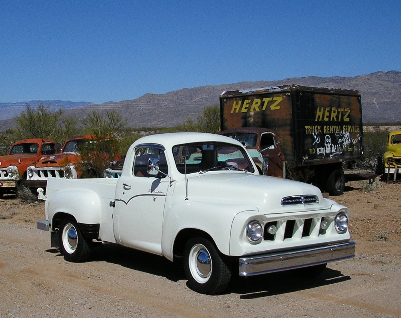 Studebaker Transtar Deluxe Wallpapers