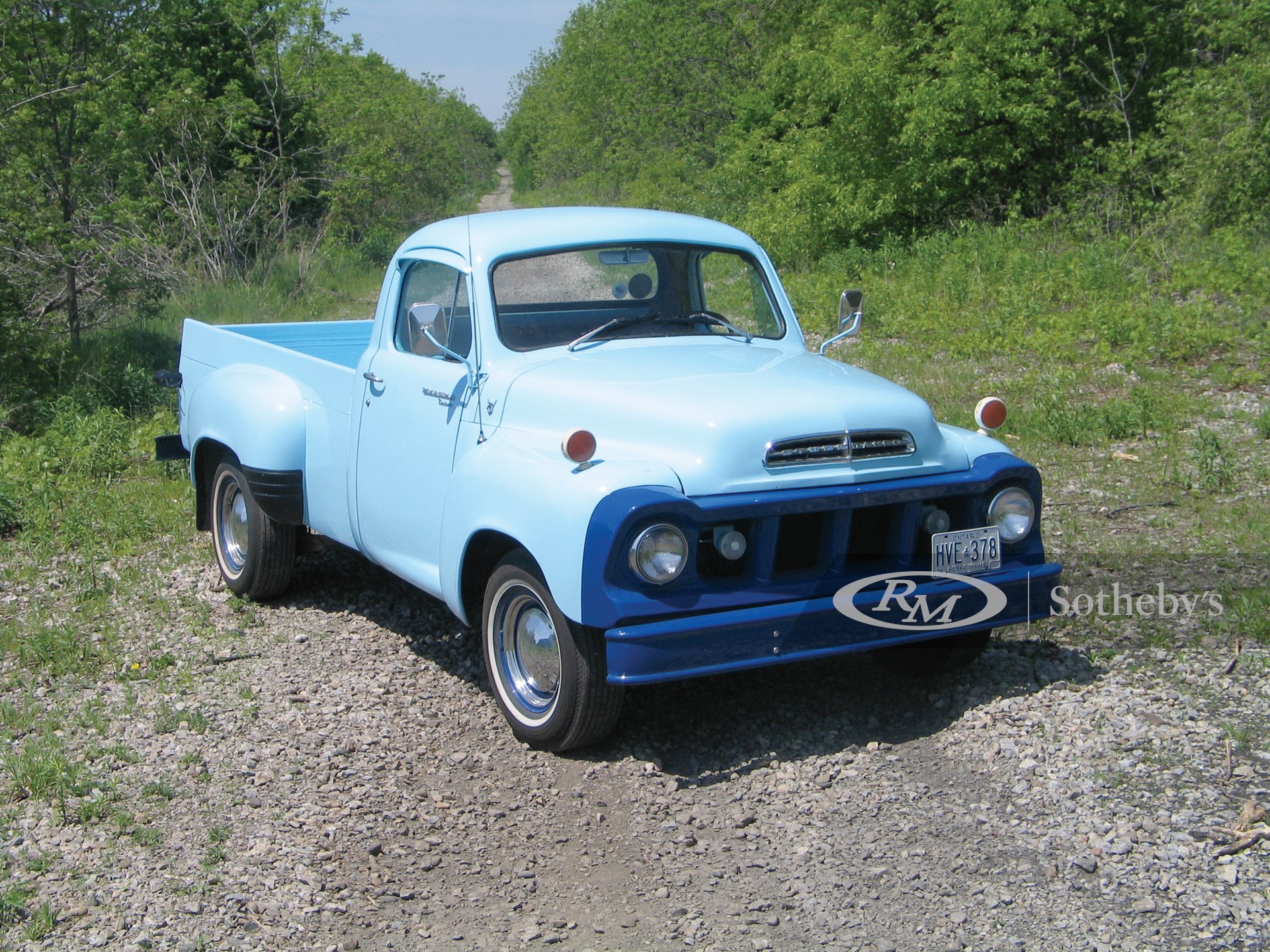 Studebaker Transtar Deluxe Wallpapers