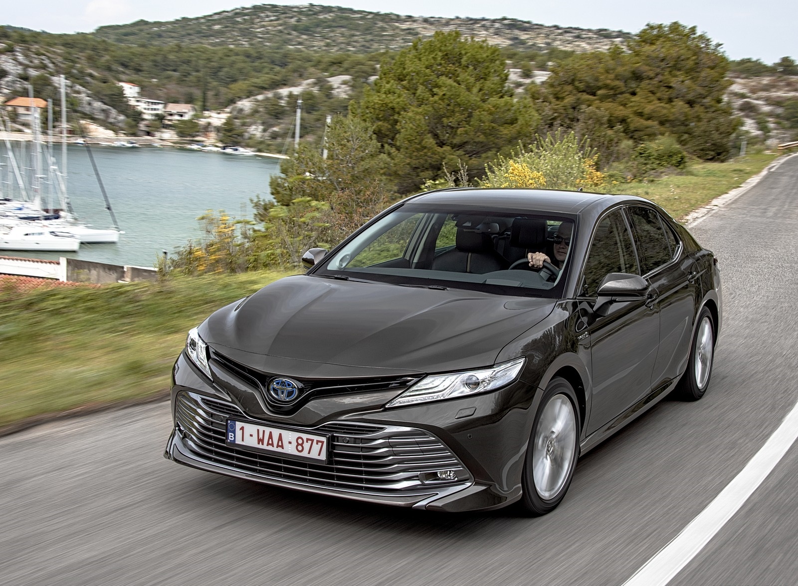 Toyota Camry 2019 Wallpapers