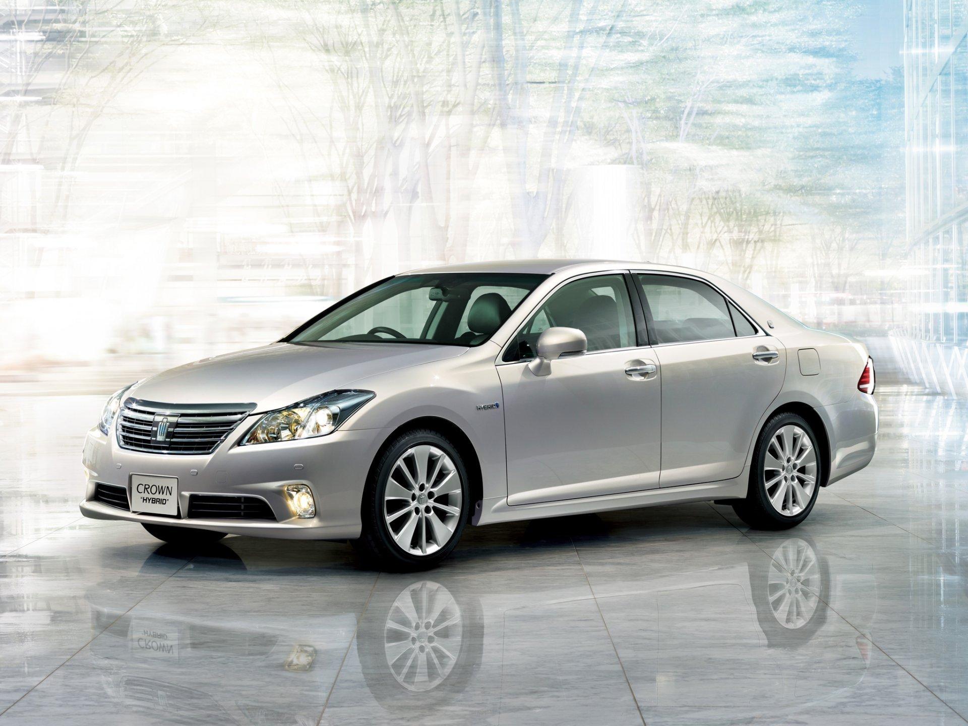 Toyota Crown Royal Saloon Wallpapers