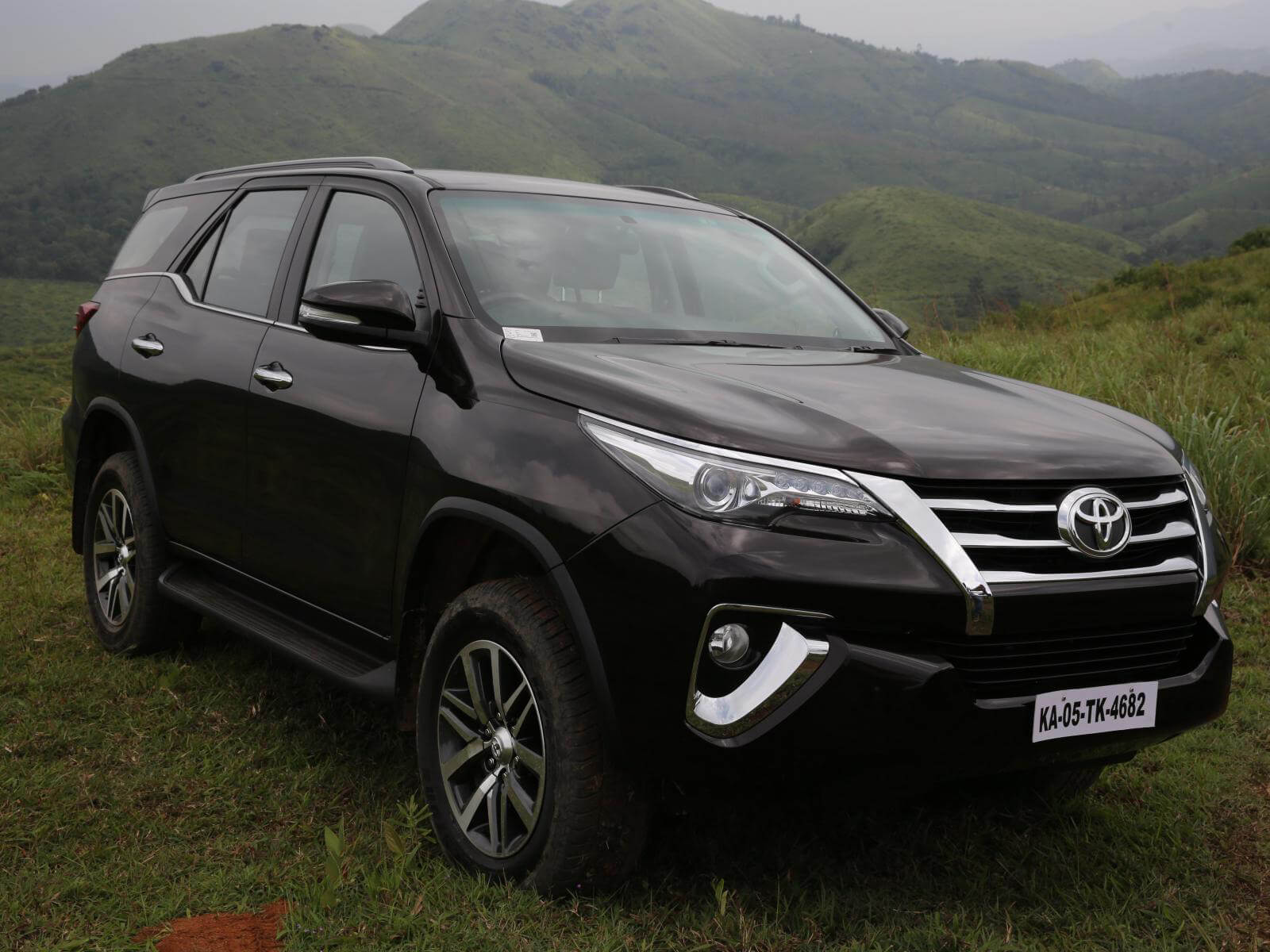 Toyota Fortuner Wallpapers