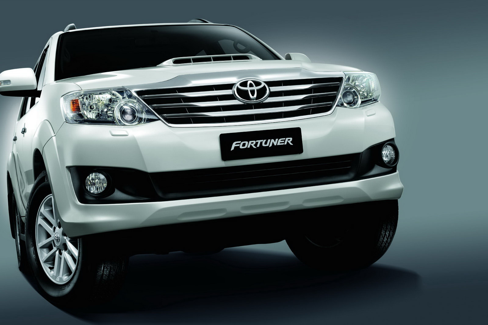 Toyota Fortuner Wallpapers