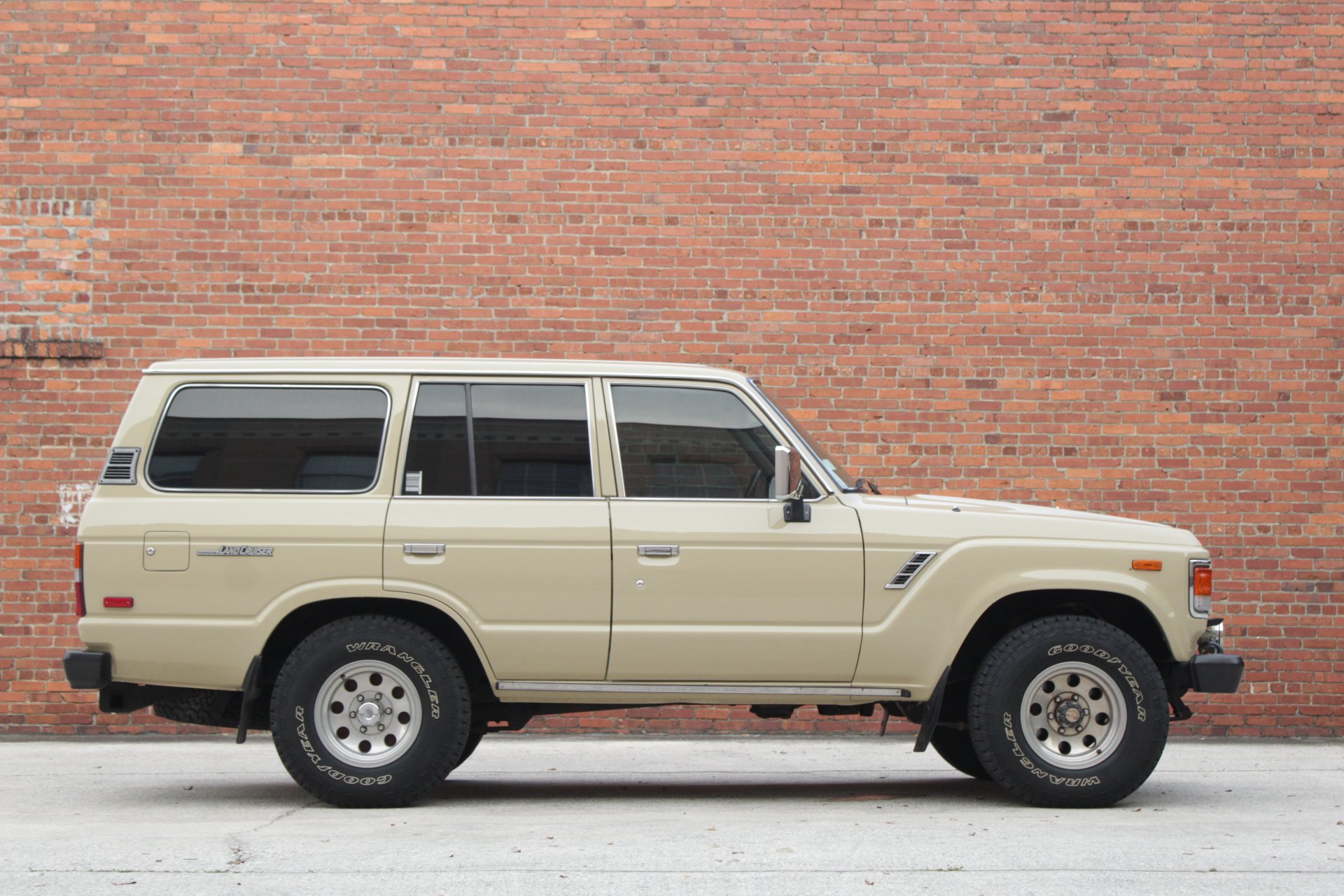 Toyota Land Cruiser Fj62 Wallpapers