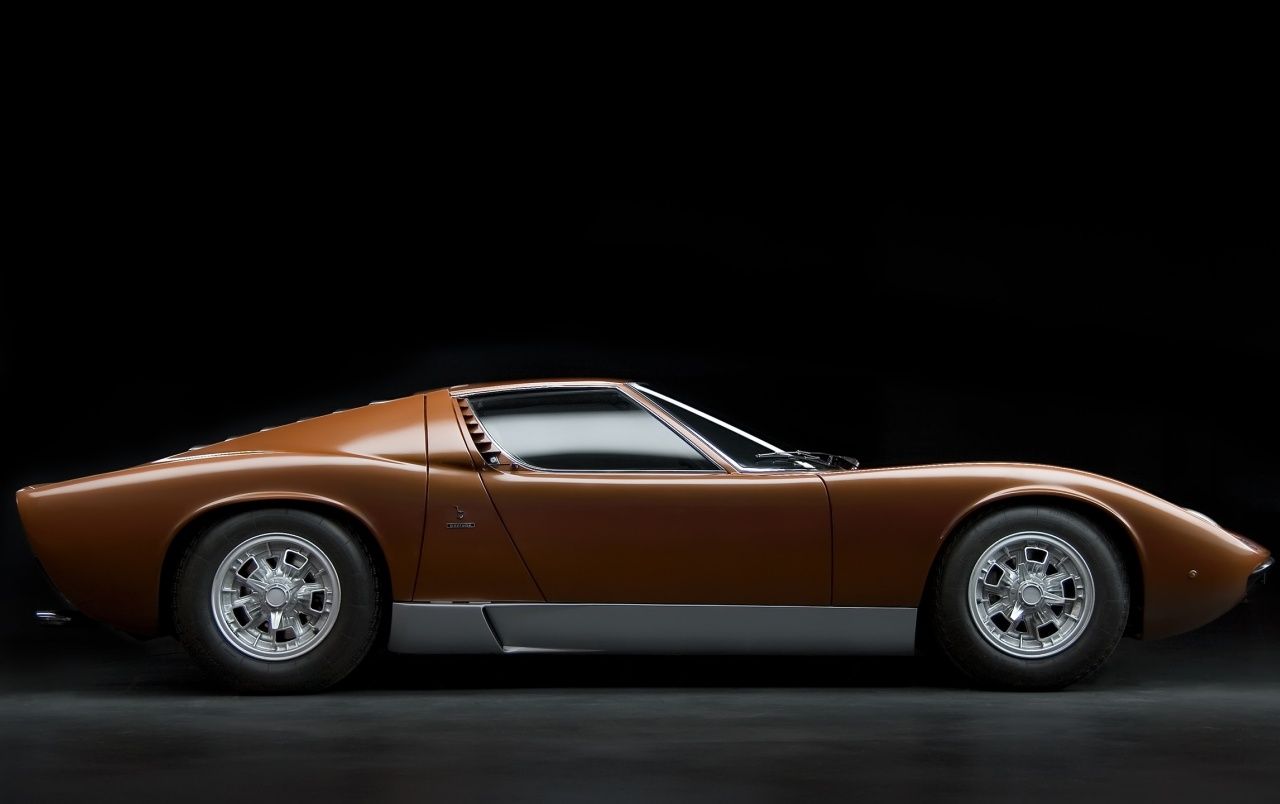 Vectorized Lamborghini Miura Wallpapers