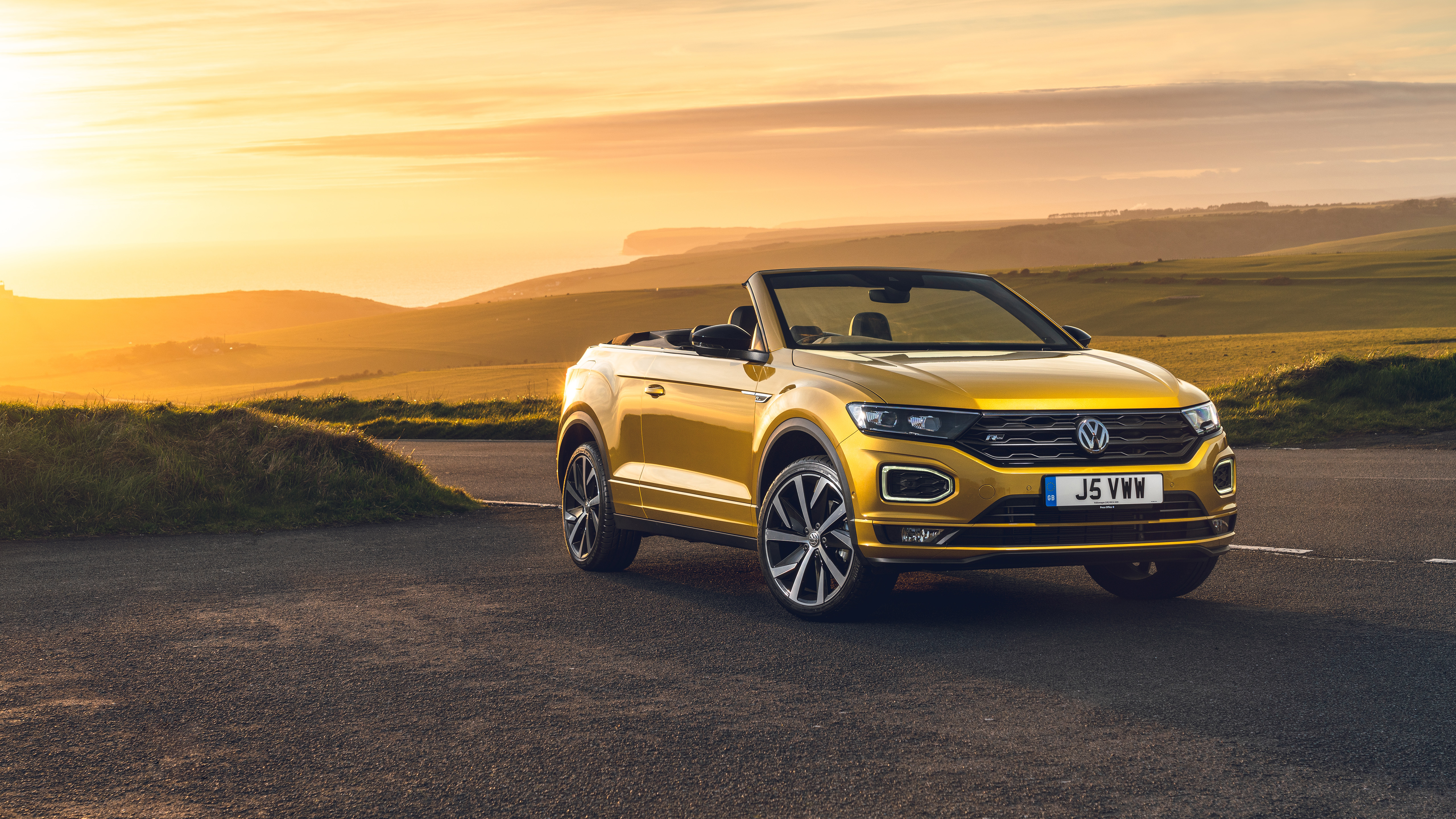 Volkswagen T-Roc R-Line Wallpapers