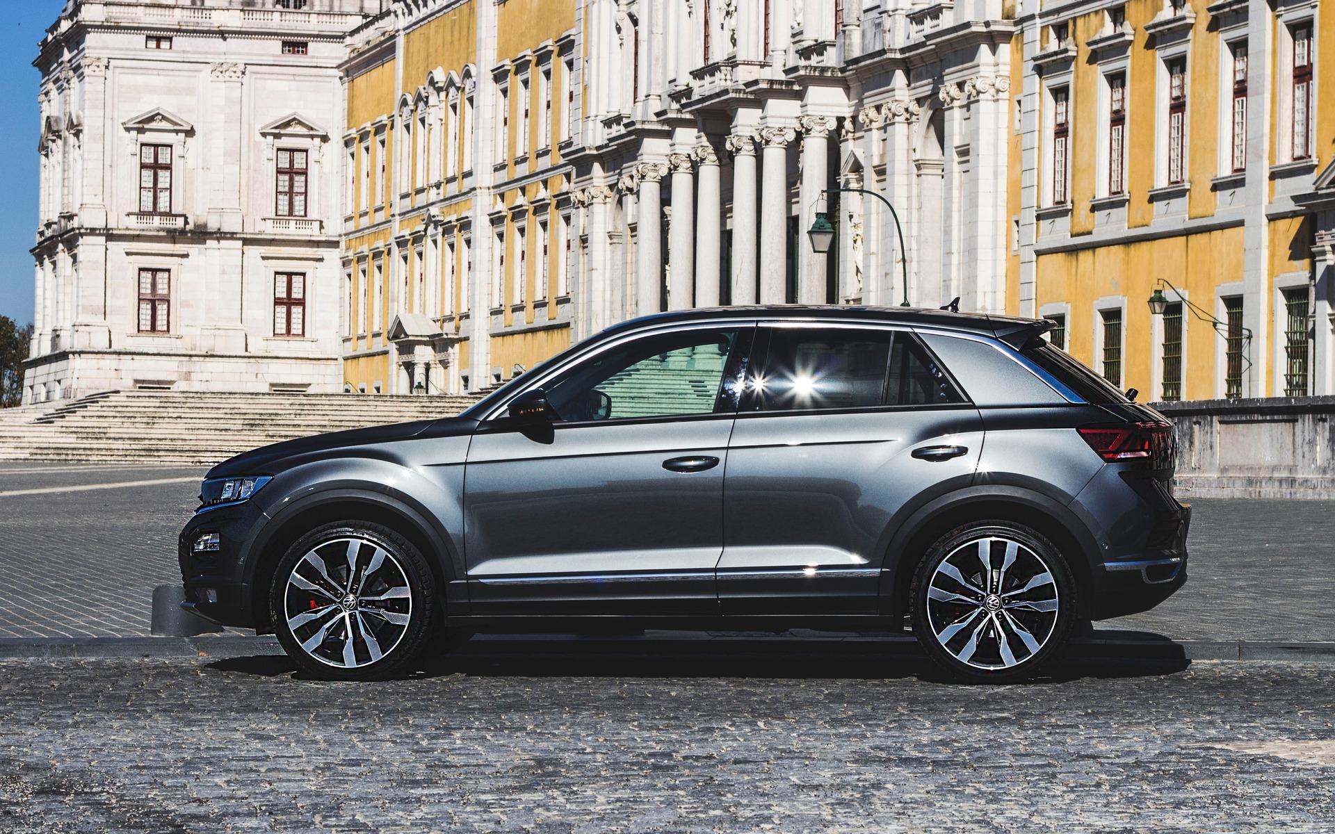 Volkswagen T-Roc R-Line Wallpapers