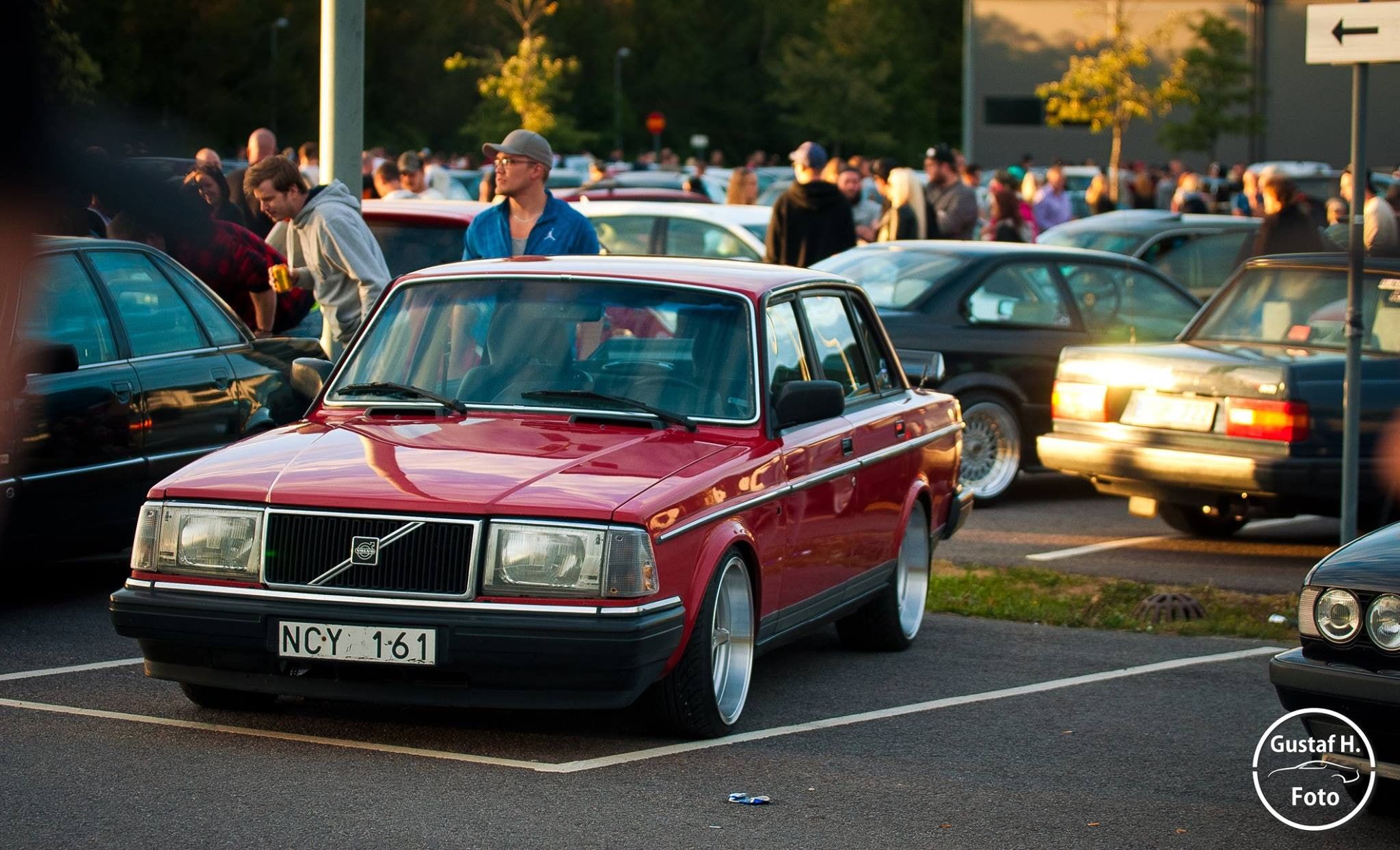 Volvo 240 Series Wallpapers