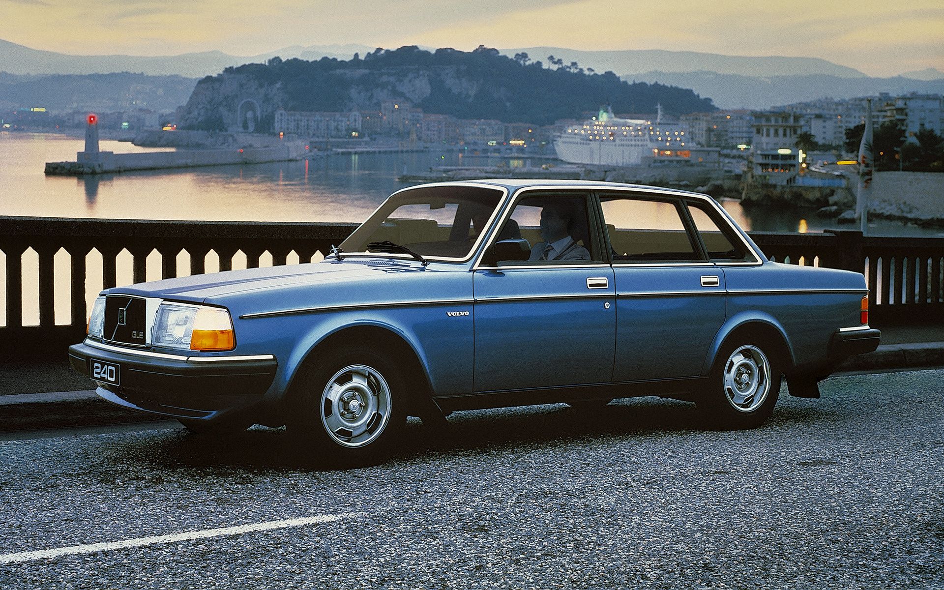 Volvo 240 Series Wallpapers