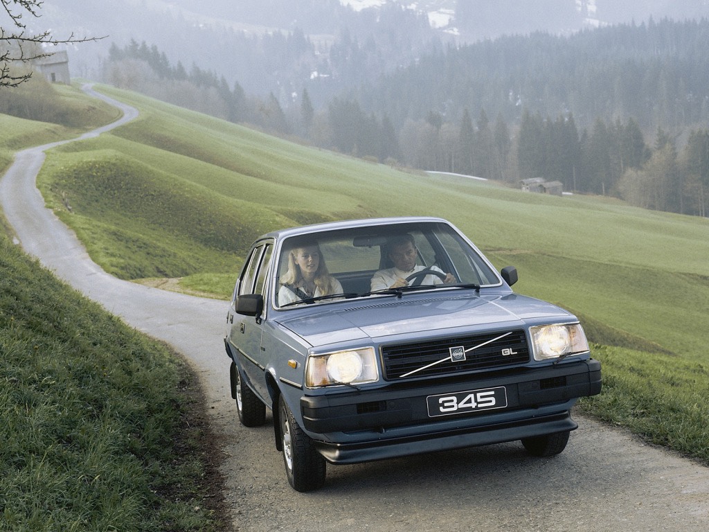 Volvo 300 Series Wallpapers