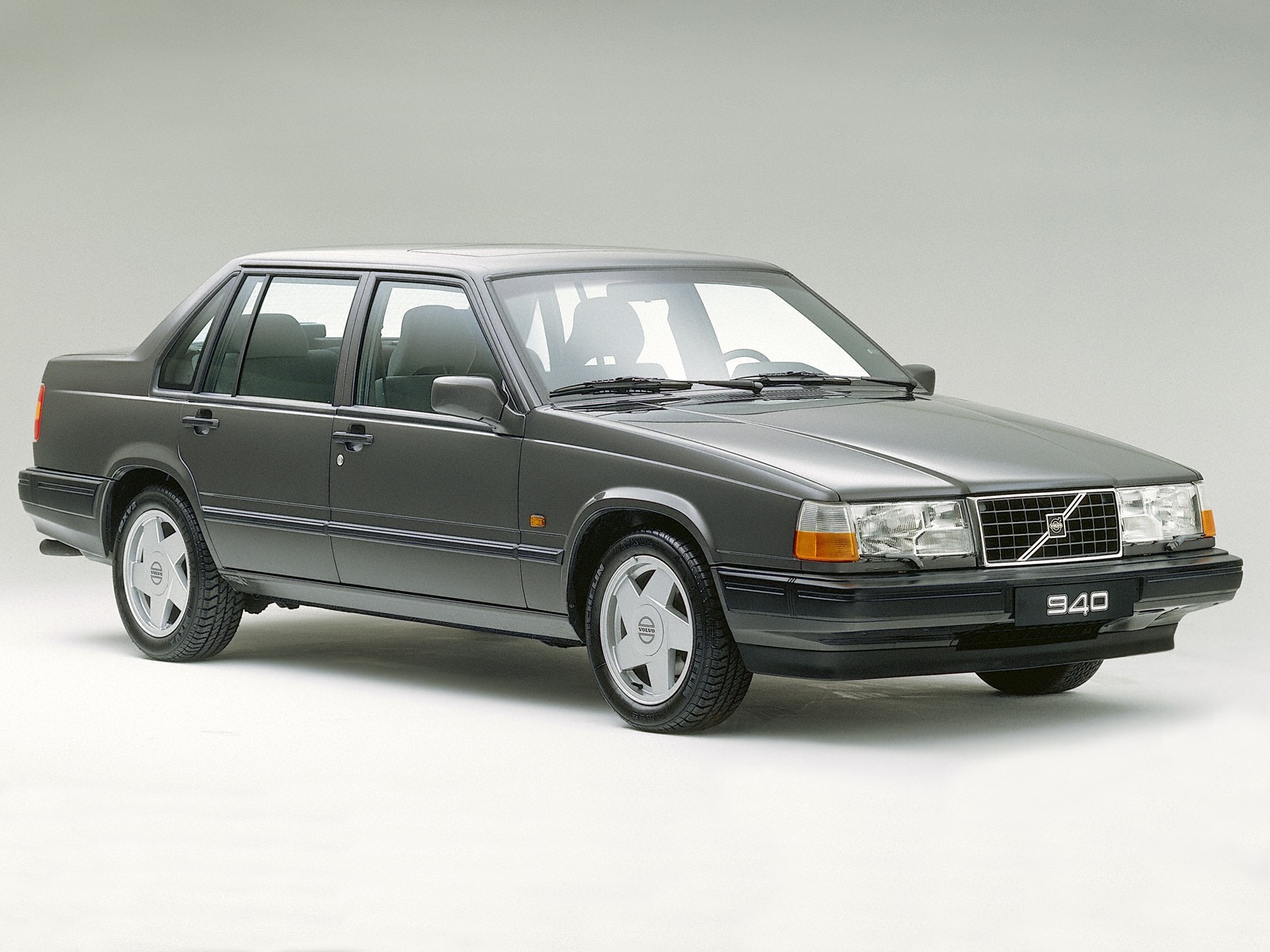 Volvo 900 Series Wallpapers