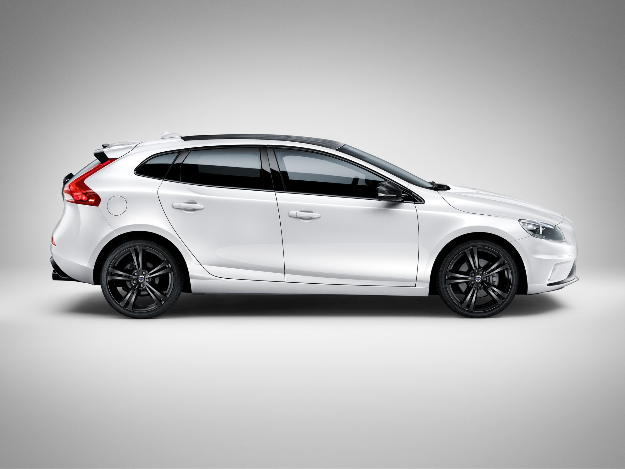 Volvo V40 2019 Wallpapers