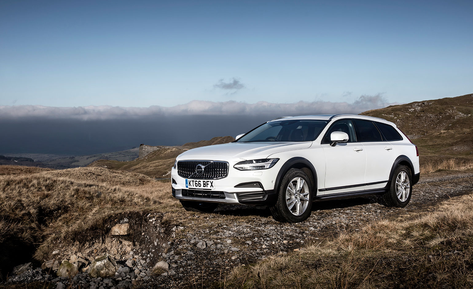 Volvo V90 Cross Country Wallpapers