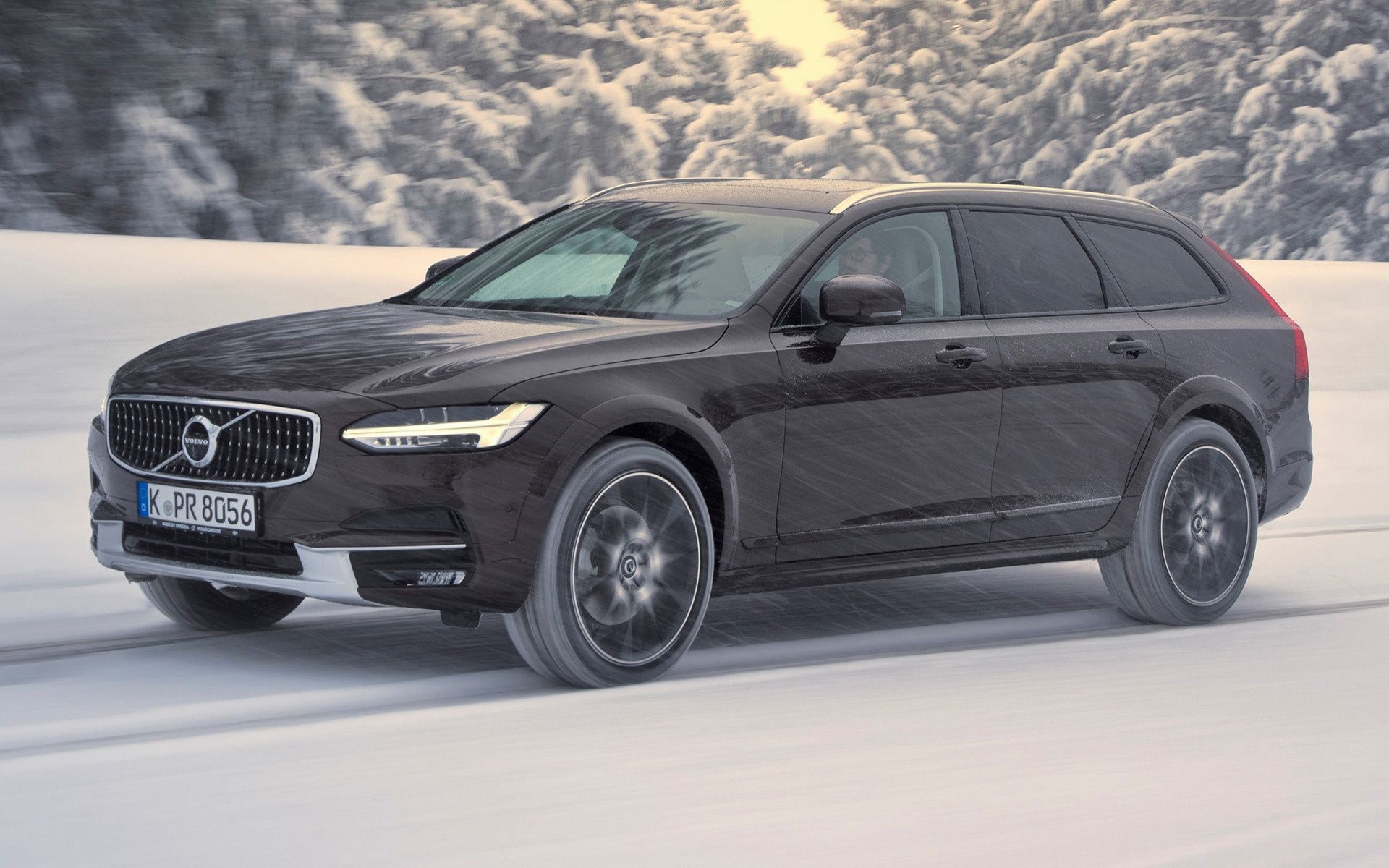 Volvo V90 Cross Country Wallpapers