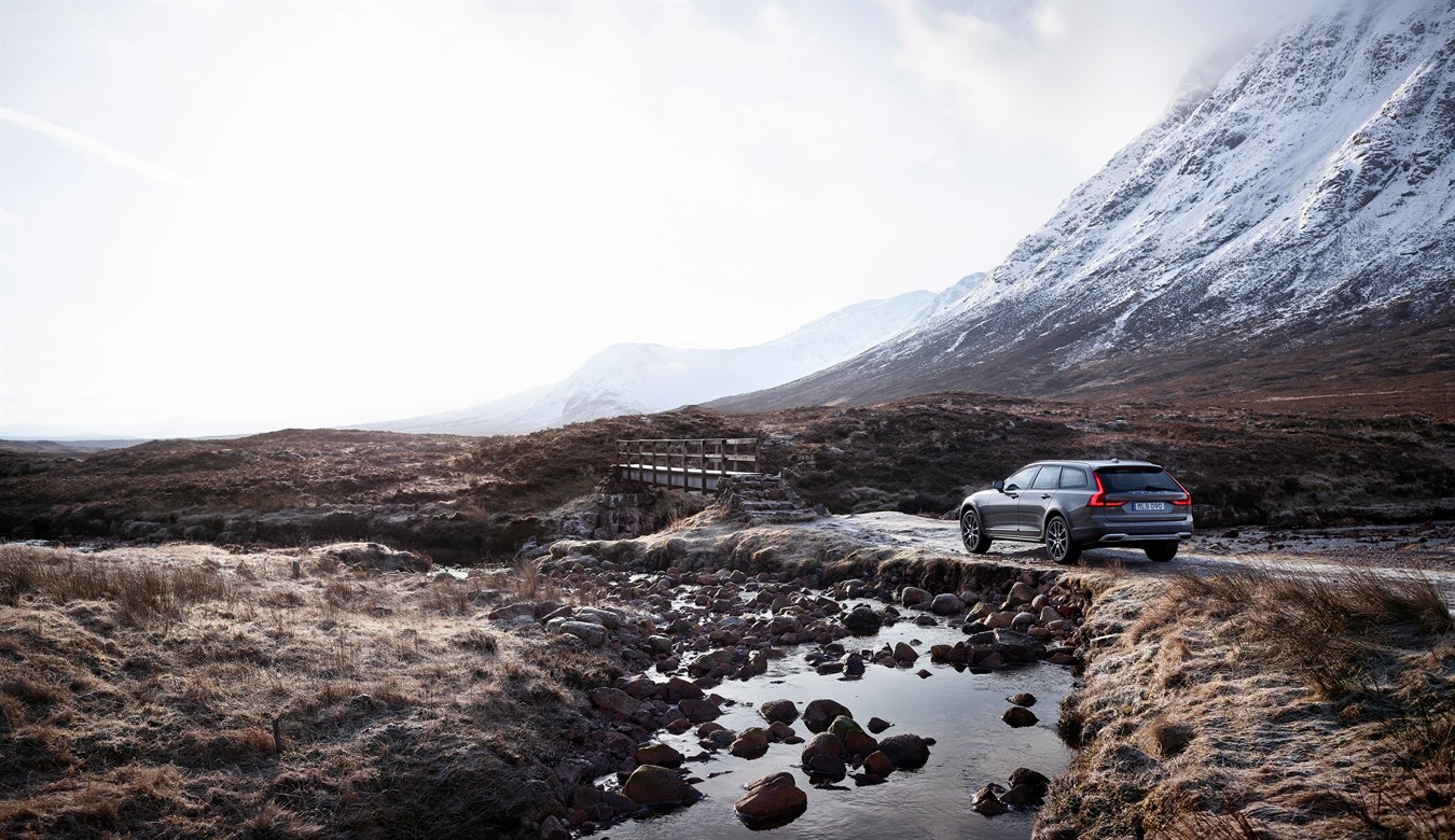 Volvo V90 Cross Country Wallpapers