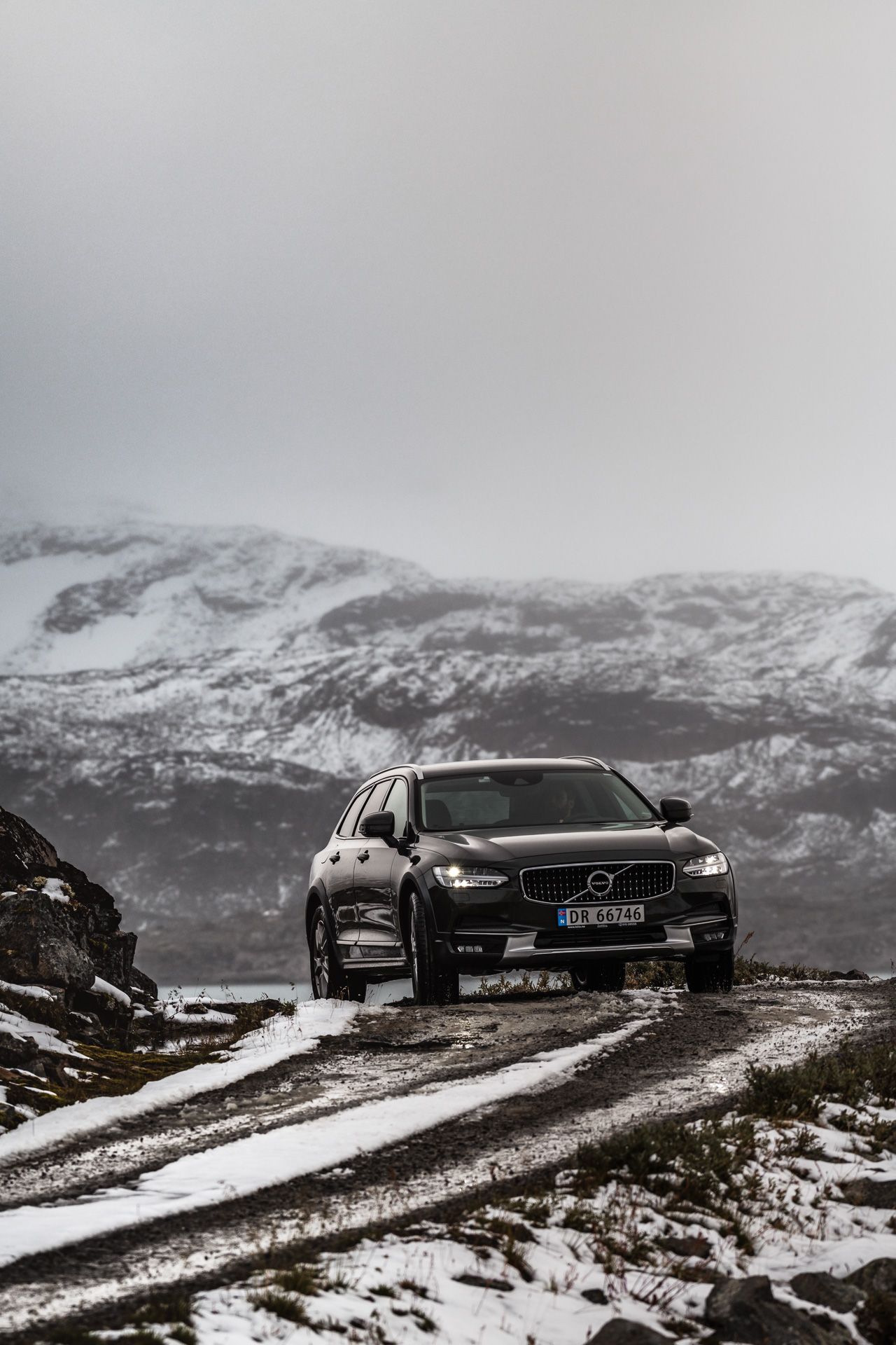 Volvo V90 Cross Country Wallpapers