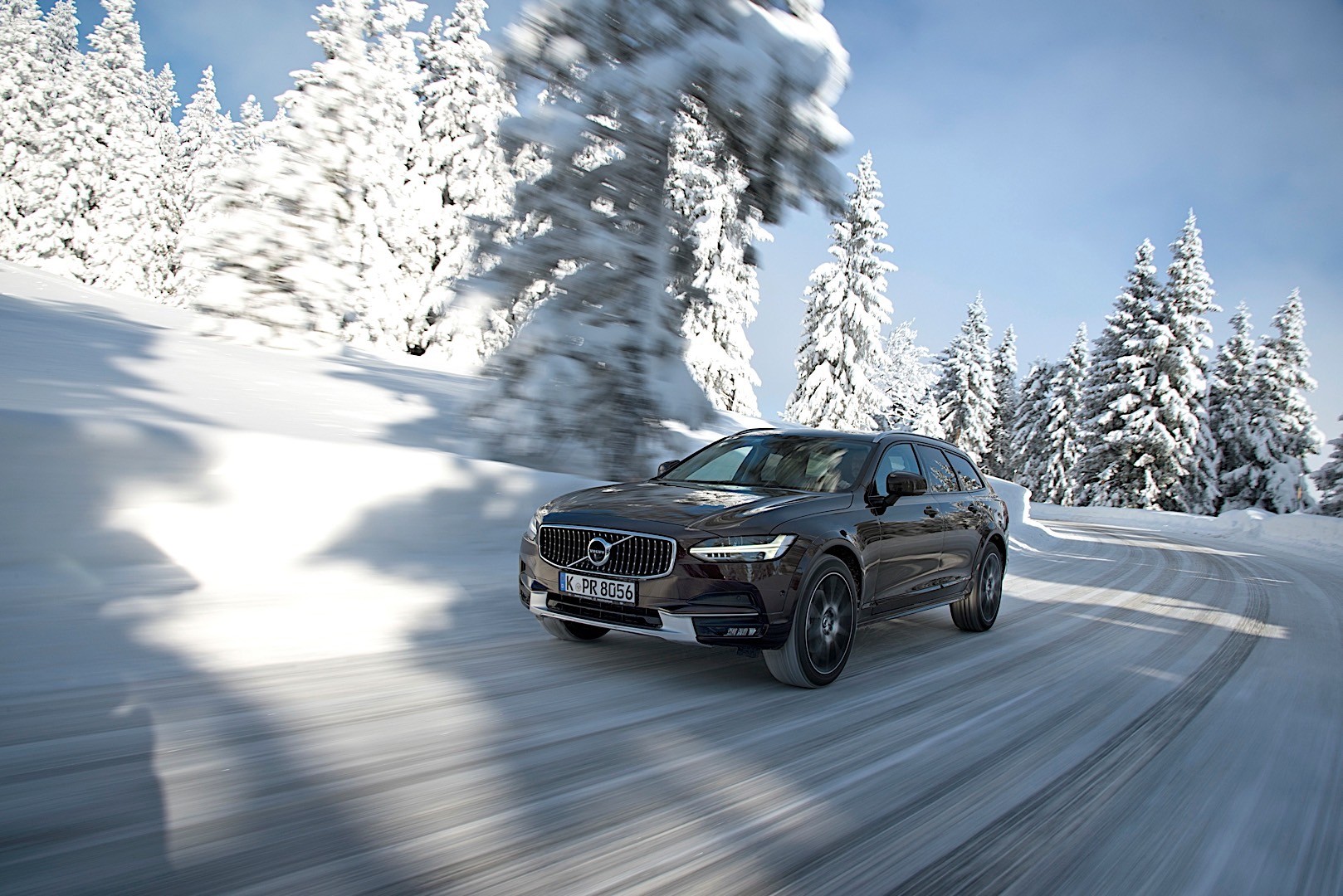 Volvo V90 Cross Country Wallpapers