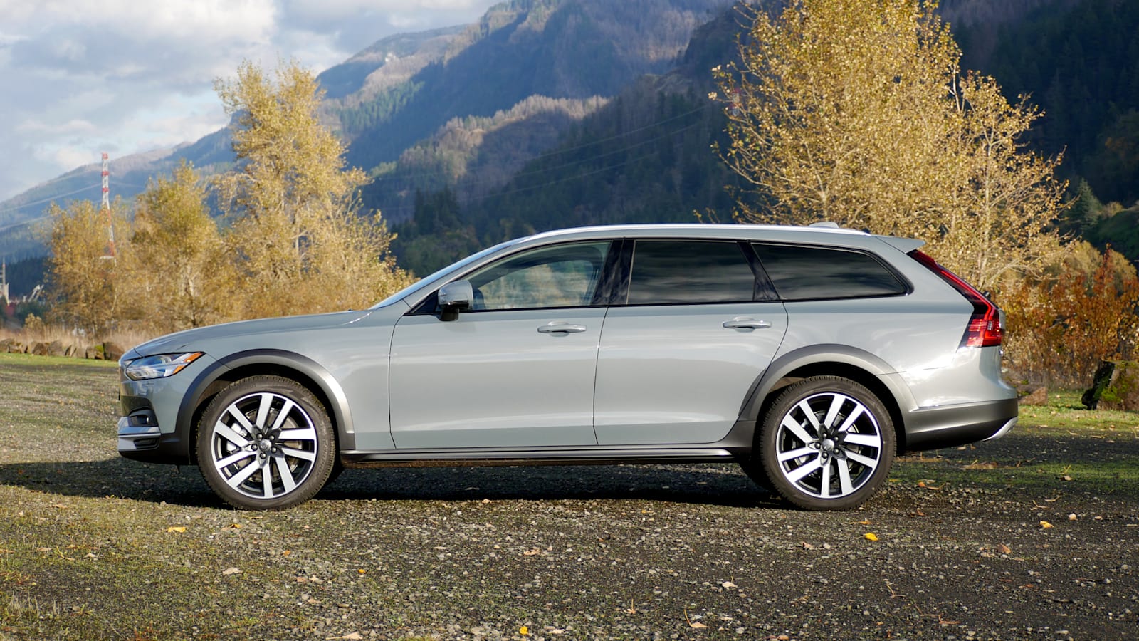 Volvo V90 Cross Country Wallpapers