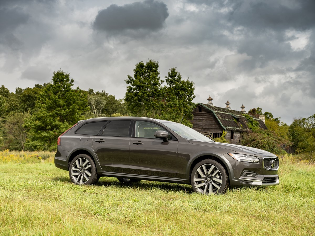 Volvo V90 Cross Country Wallpapers