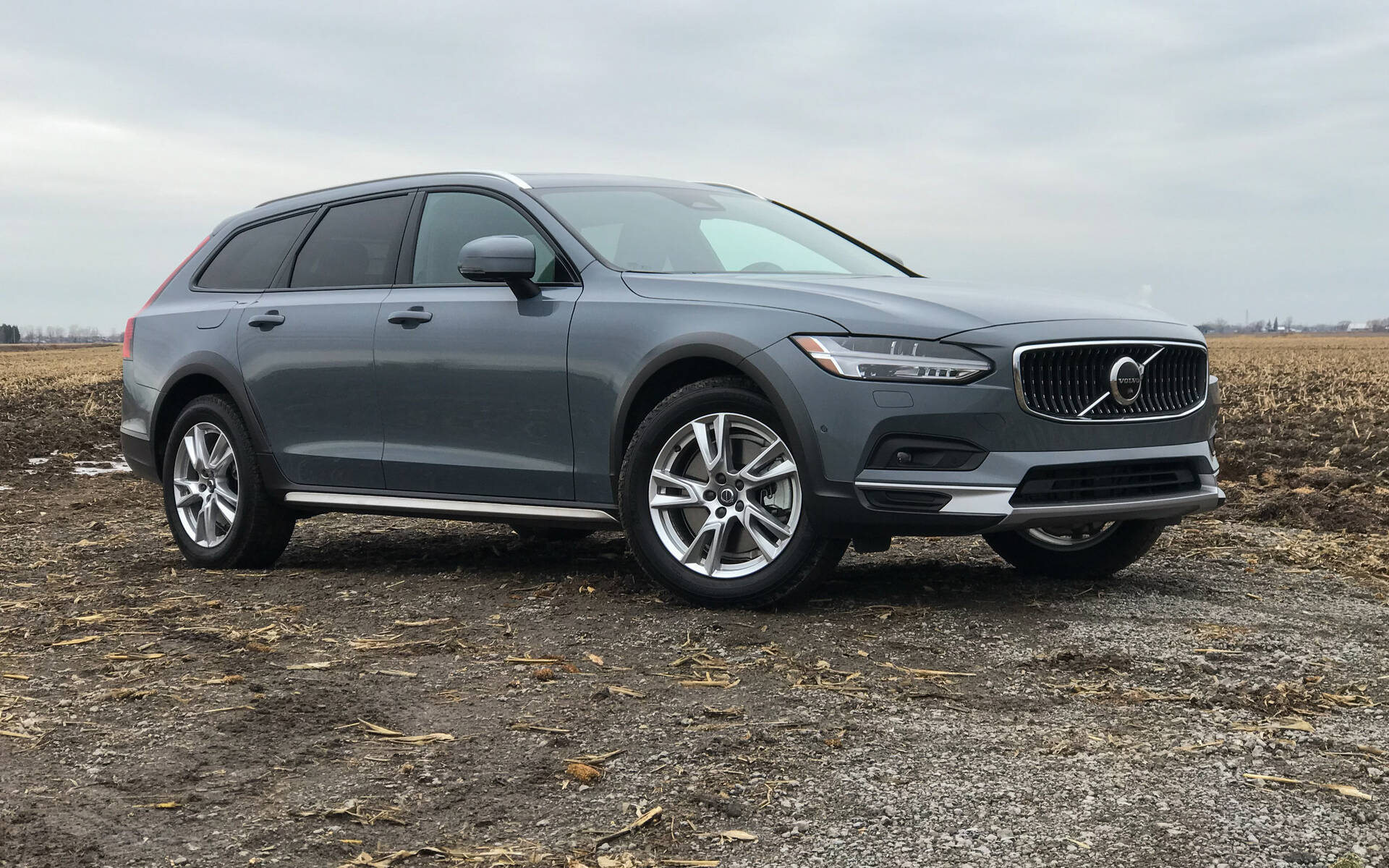 Volvo V90 Cross Country Wallpapers