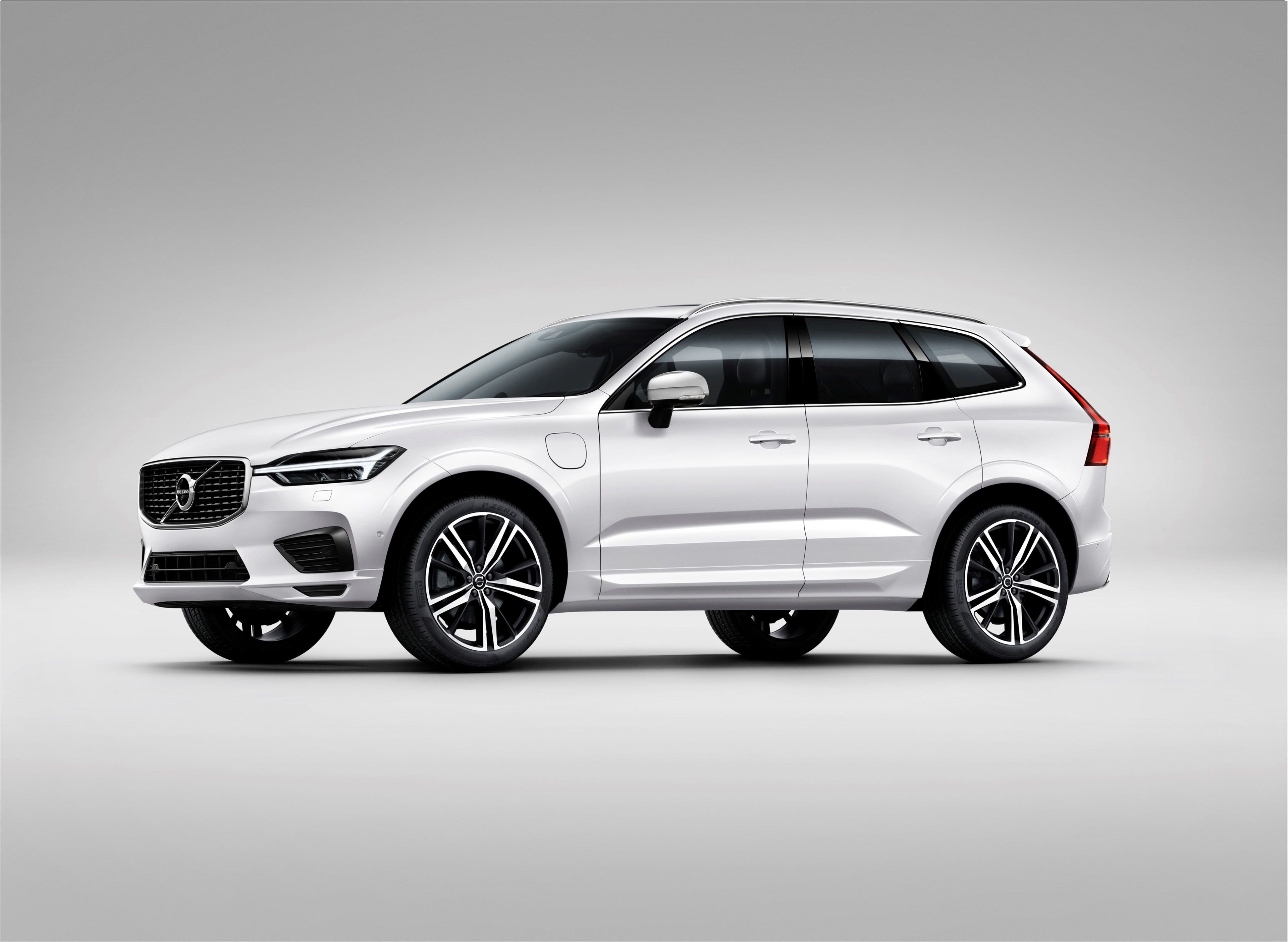 Volvo Xc90 R-Design Wallpapers