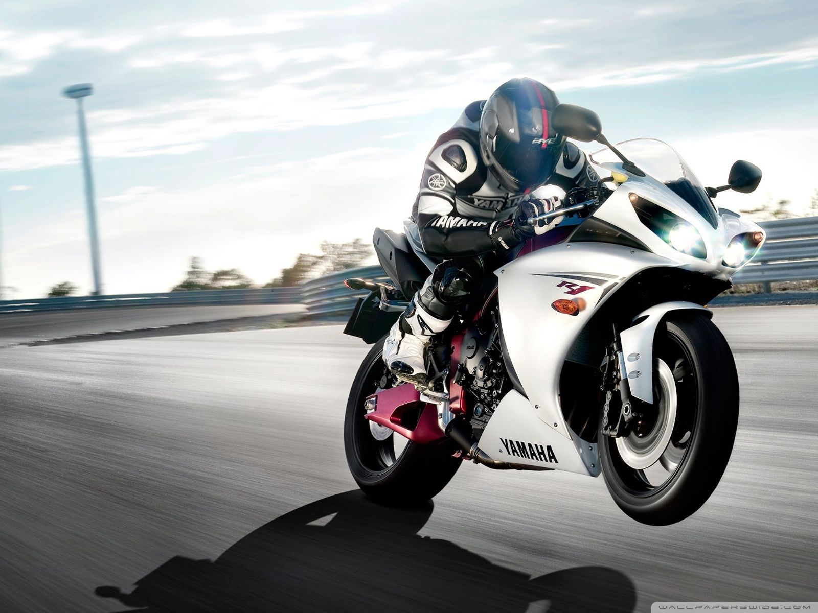 Yamaha Yzf-R1 Wallpapers