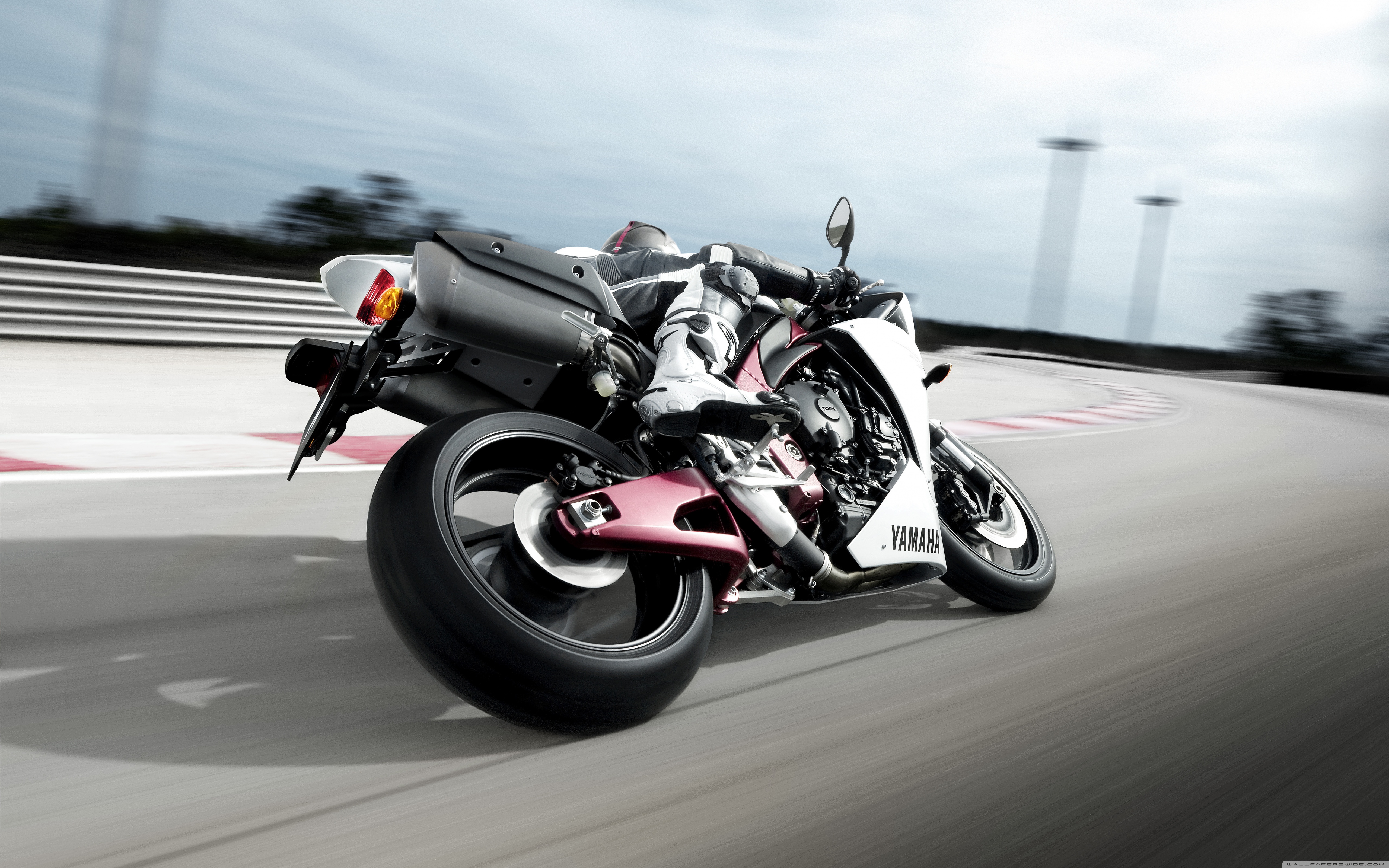 Yamaha Yzf-R1 Wallpapers