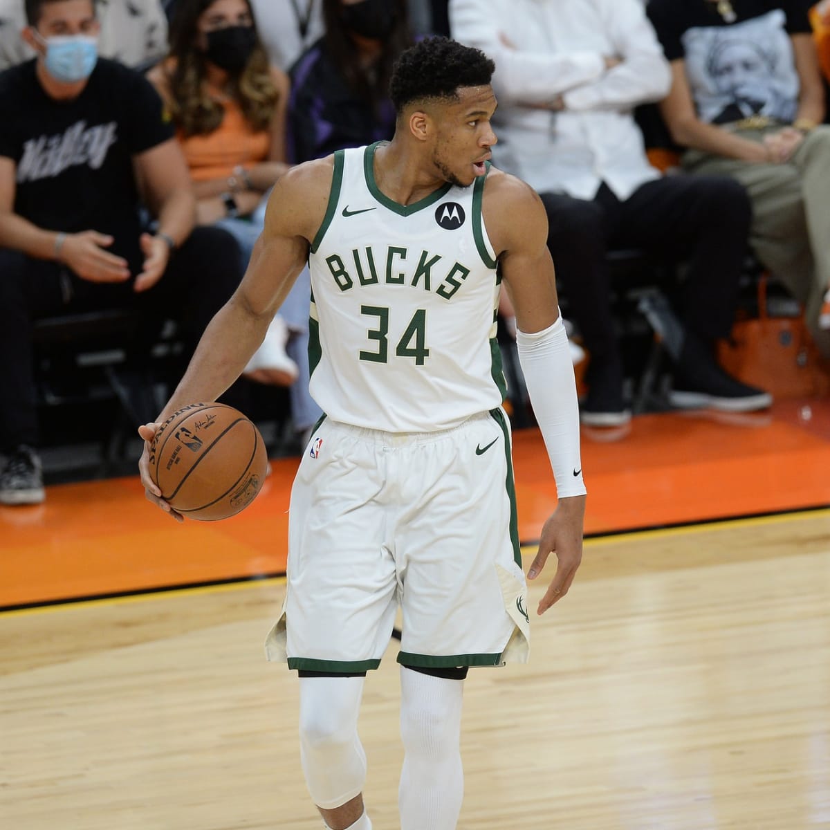 NBA 2K22 Giannis Antetokounmpo Wallpapers