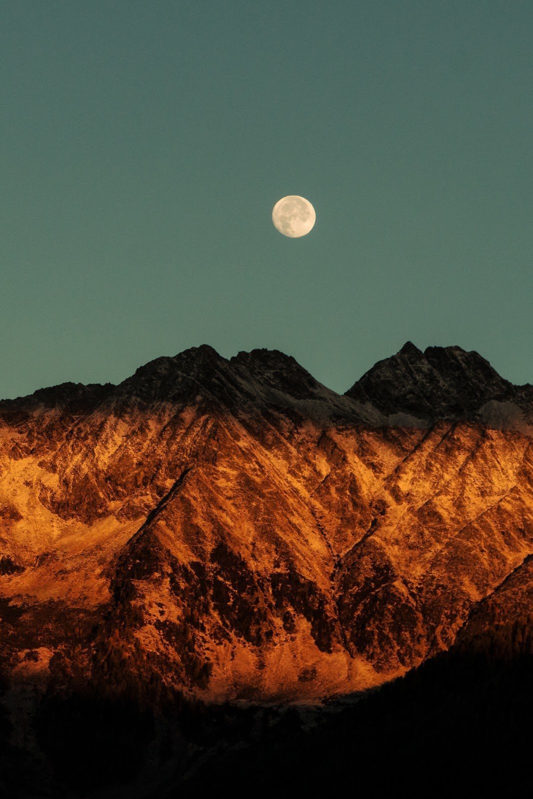 Man Watching Moon Rising Over Mountains
 Wallpapers