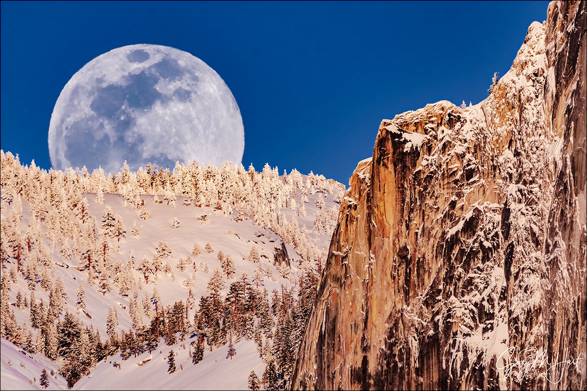 Man Watching Moon Rising Over Mountains
 Wallpapers