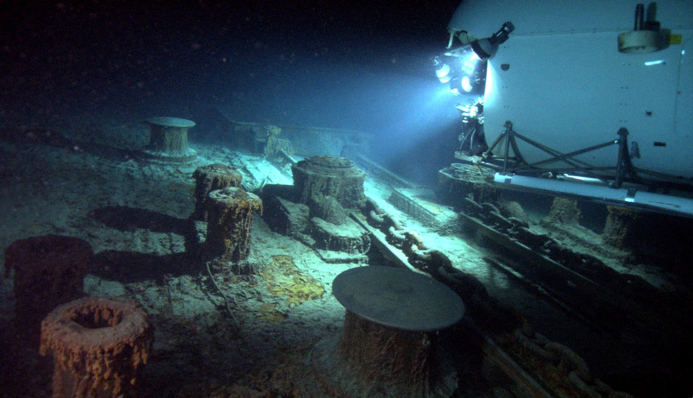 Ship And Town Underwater
 Wallpapers