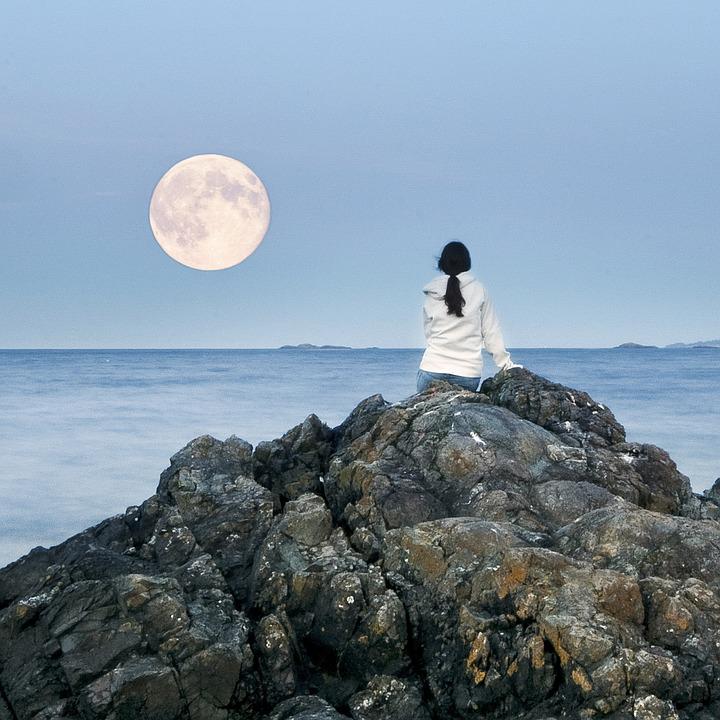 Woman With Sakura Full Moon
 Wallpapers