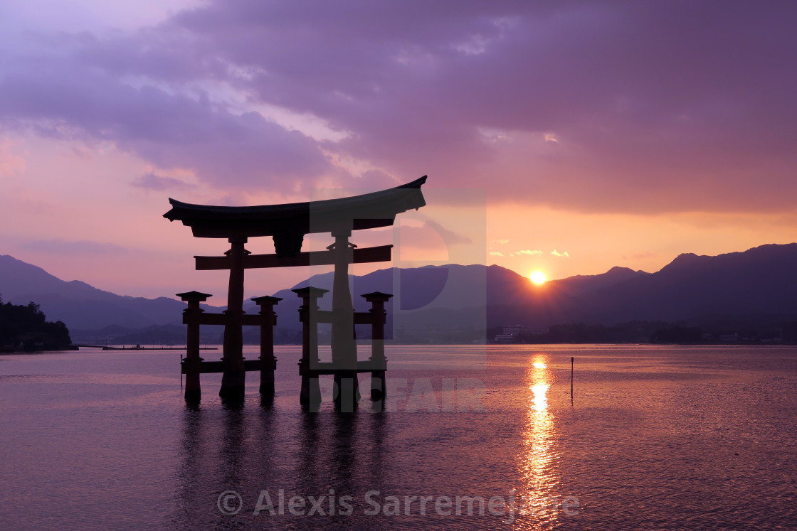 Itsukushima Gate Wallpapers